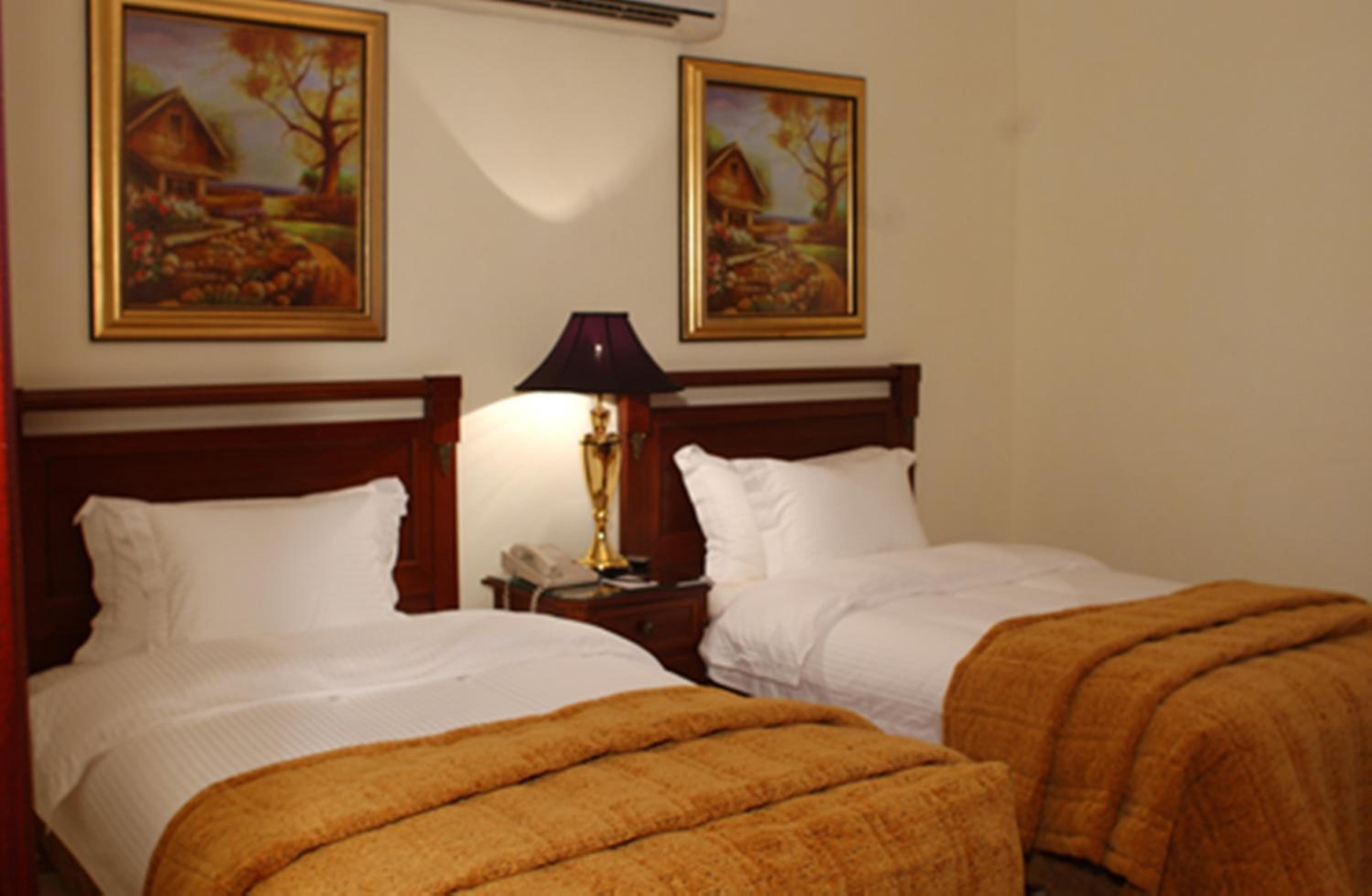 Two-Bedroom Suite - Photo 2