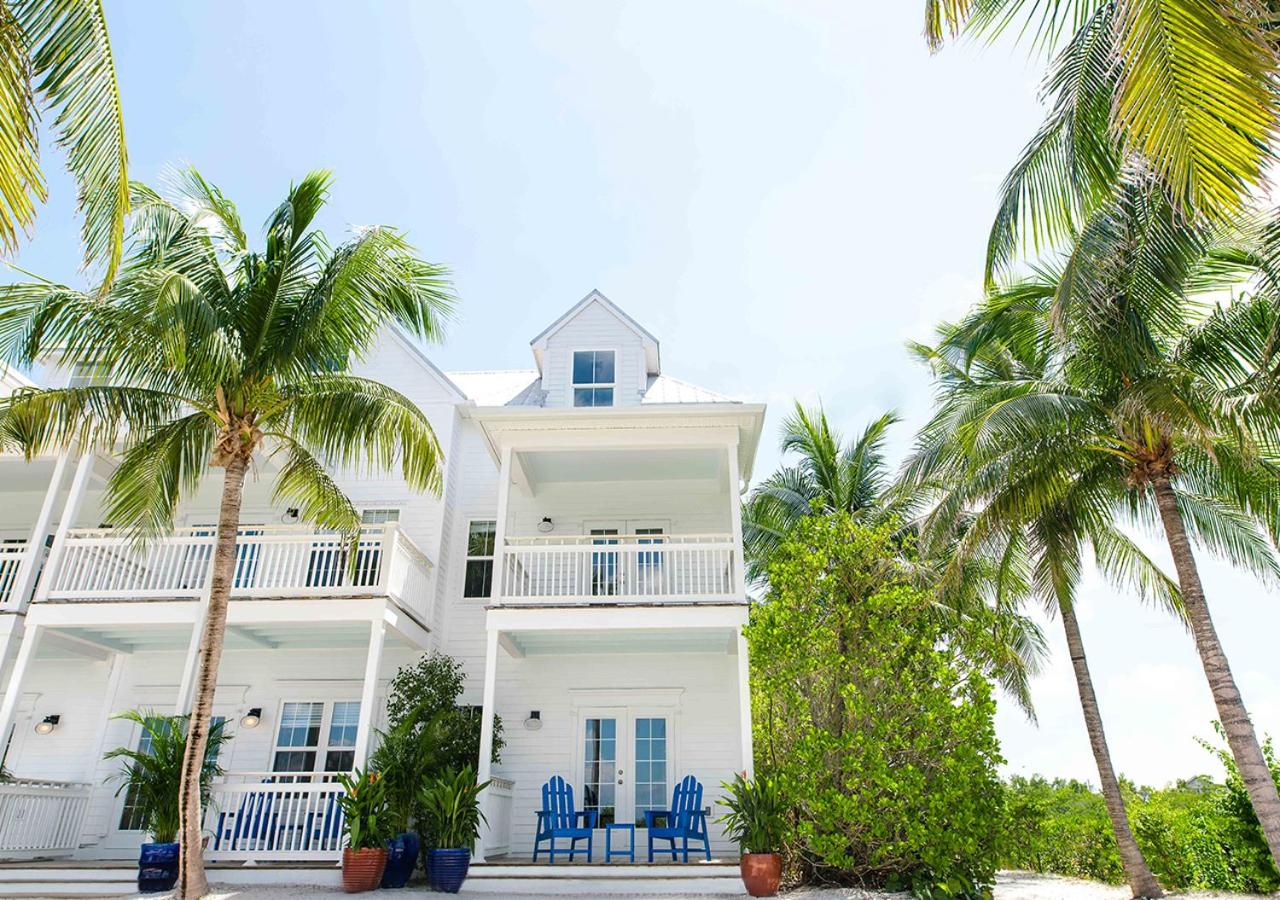 Three-Bedroom Villa Waterfront - Photo 7