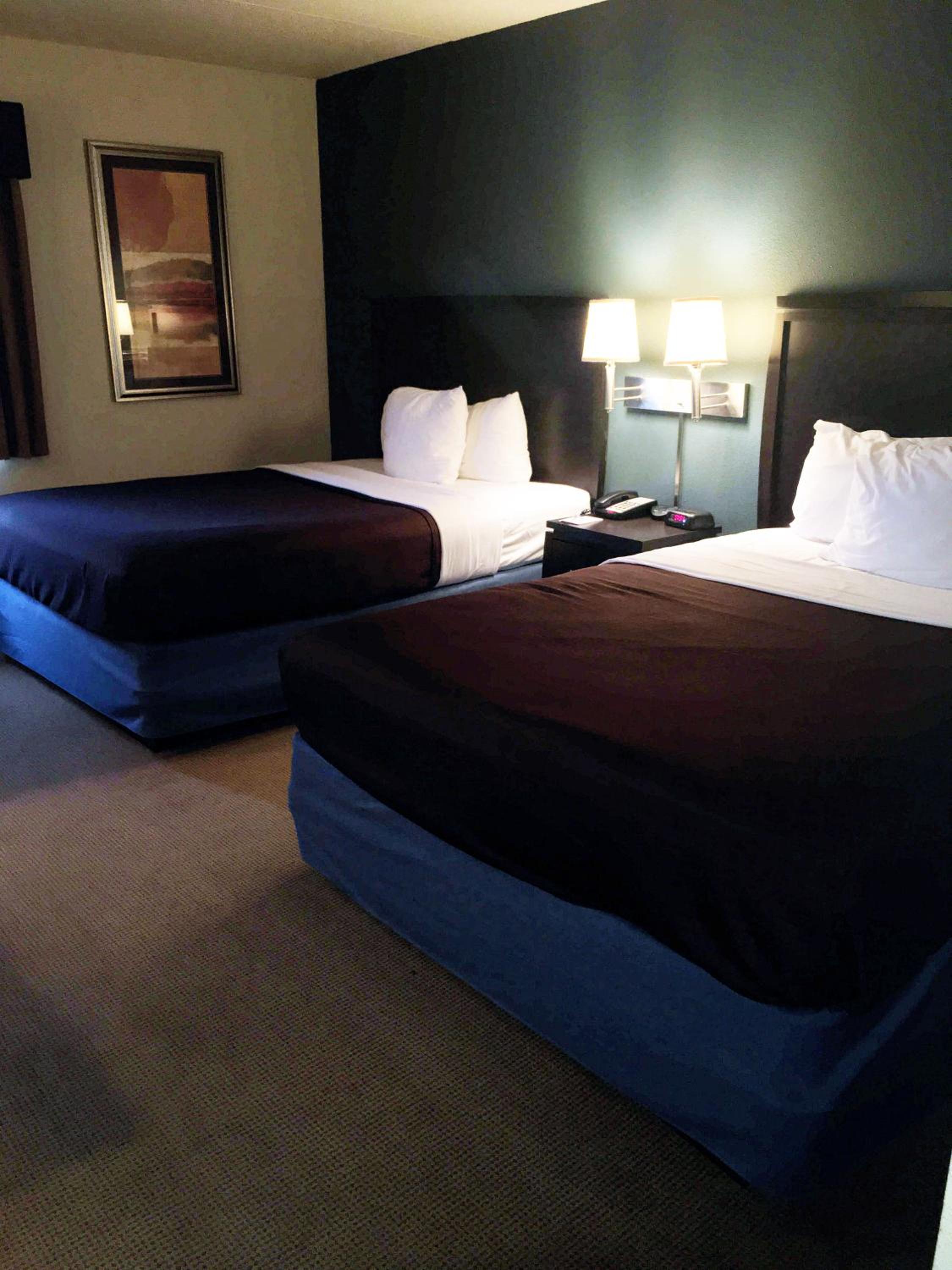 Queen Room with Two Queen Beds - Non-Smoking - Photo 1