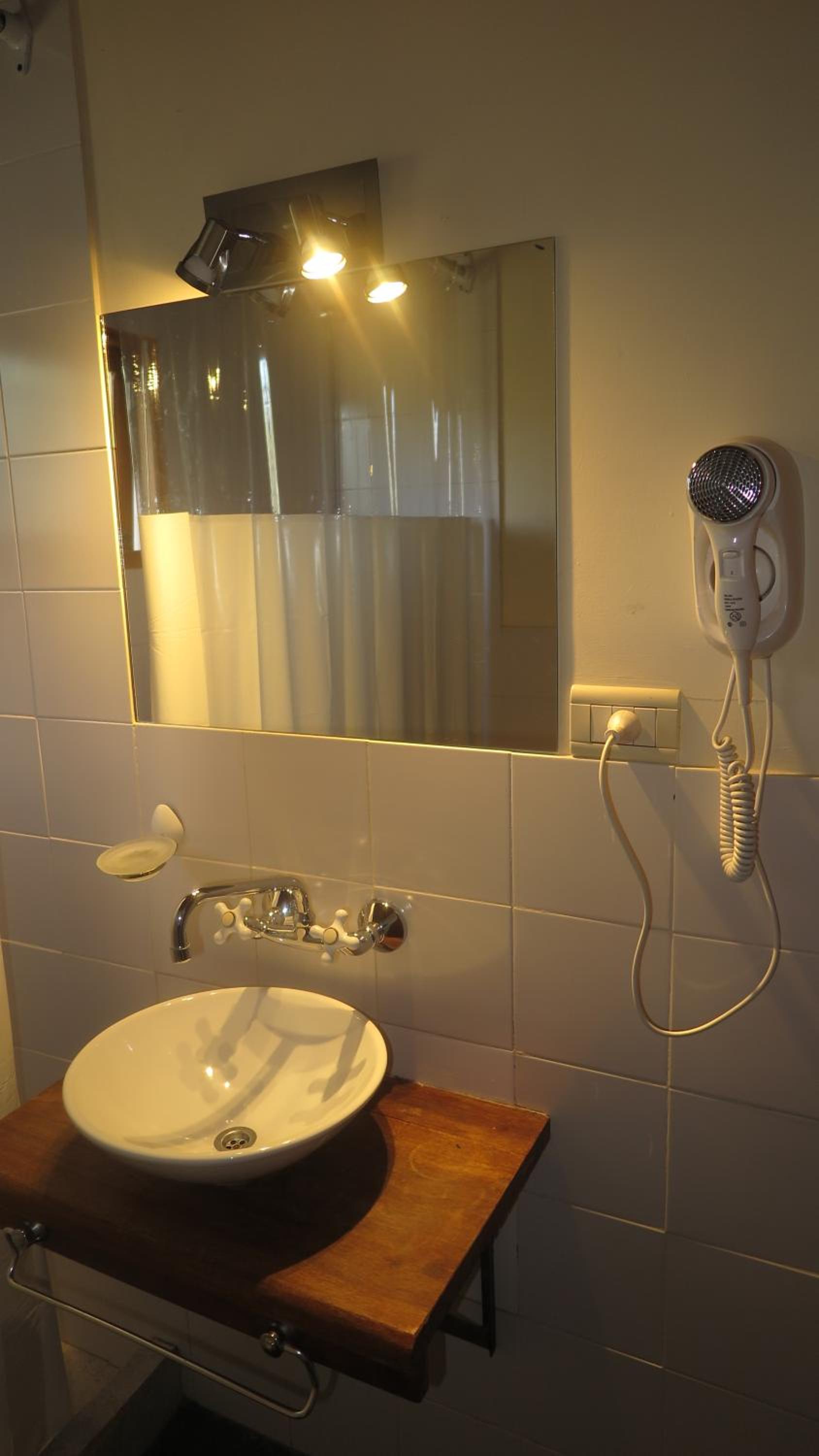 Double Room with Shared Bathroom photo 2