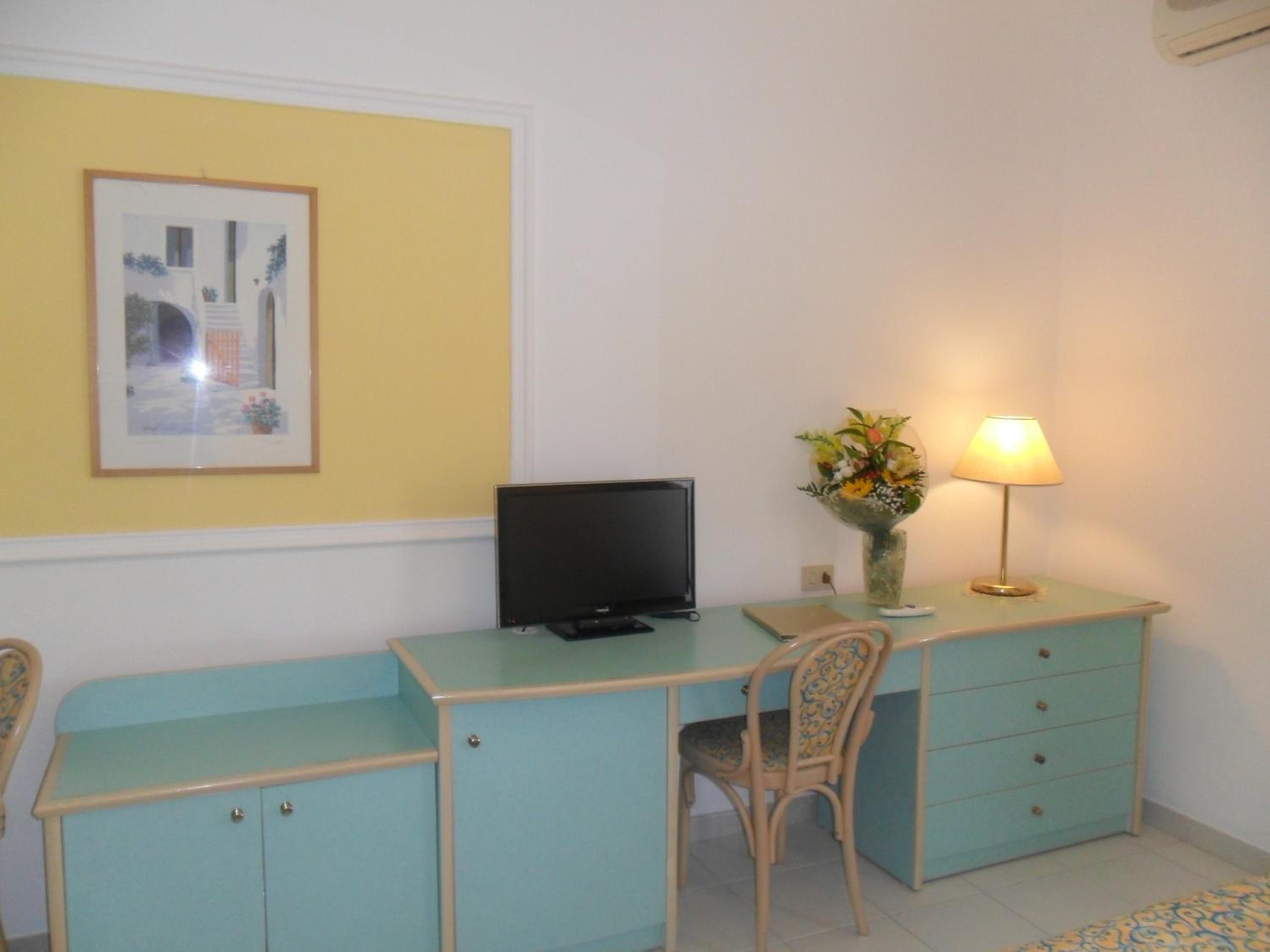 Standard Double or Twin Room photo 3