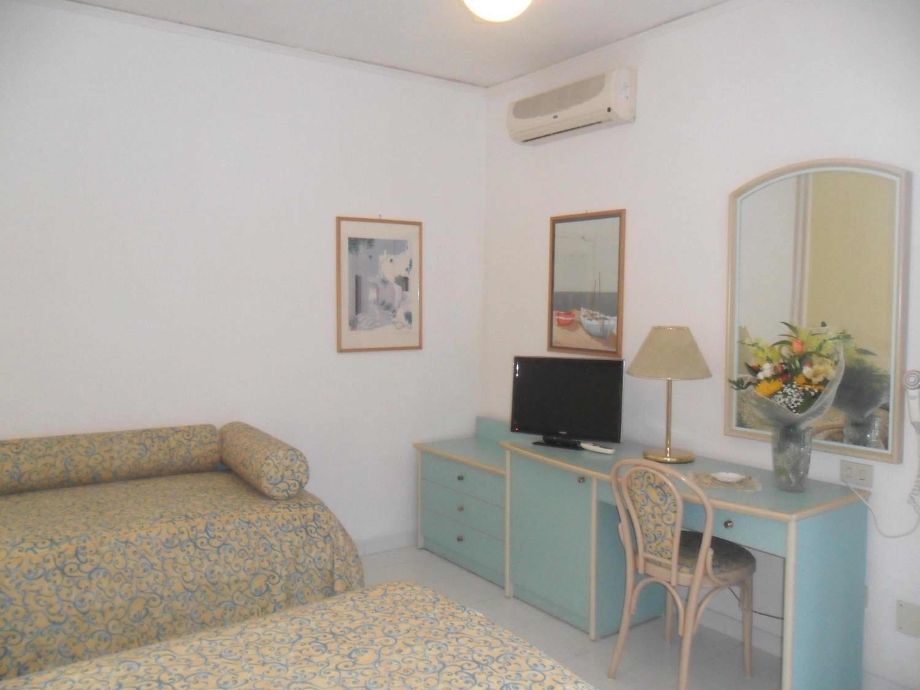 Standard Double or Twin Room photo 2