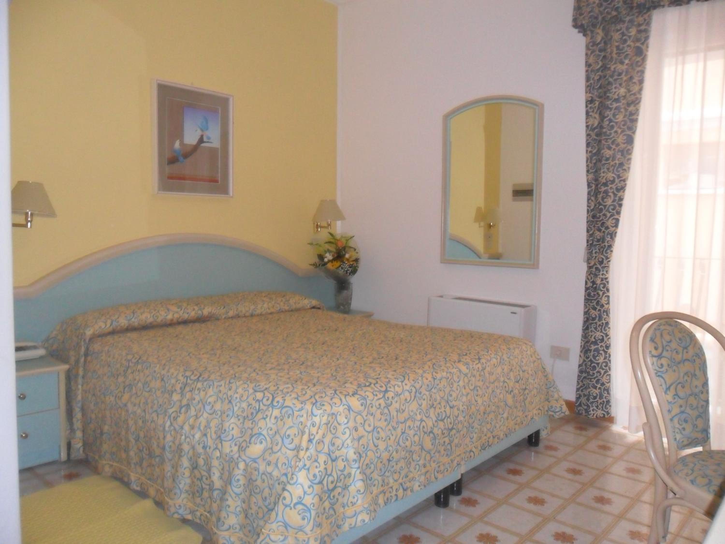 Standard Triple Room photo 2