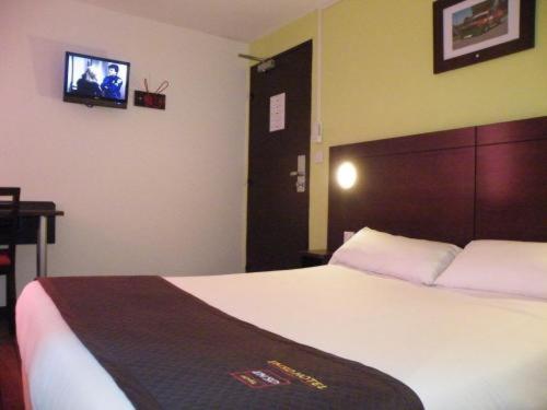 1 Double Bed - Photo 1