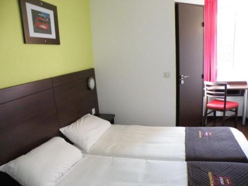 2 Single Beds - Photo 1