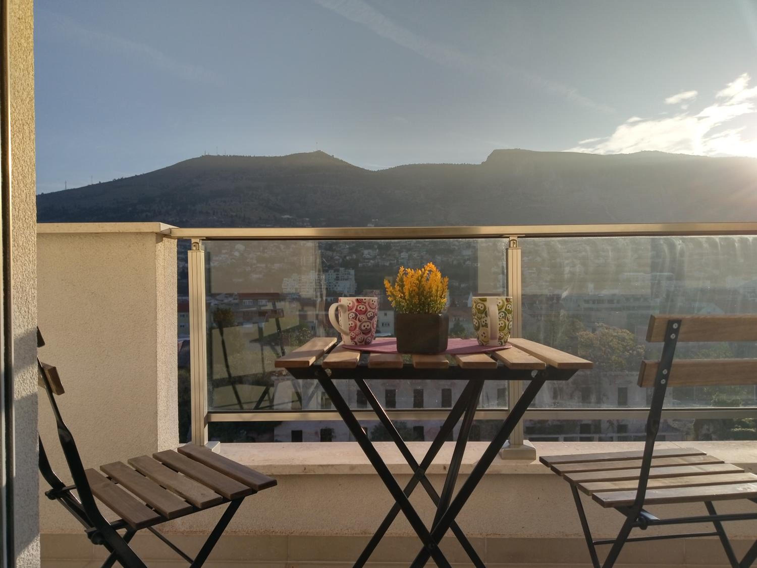 Apartment with Balcony - Photo 4