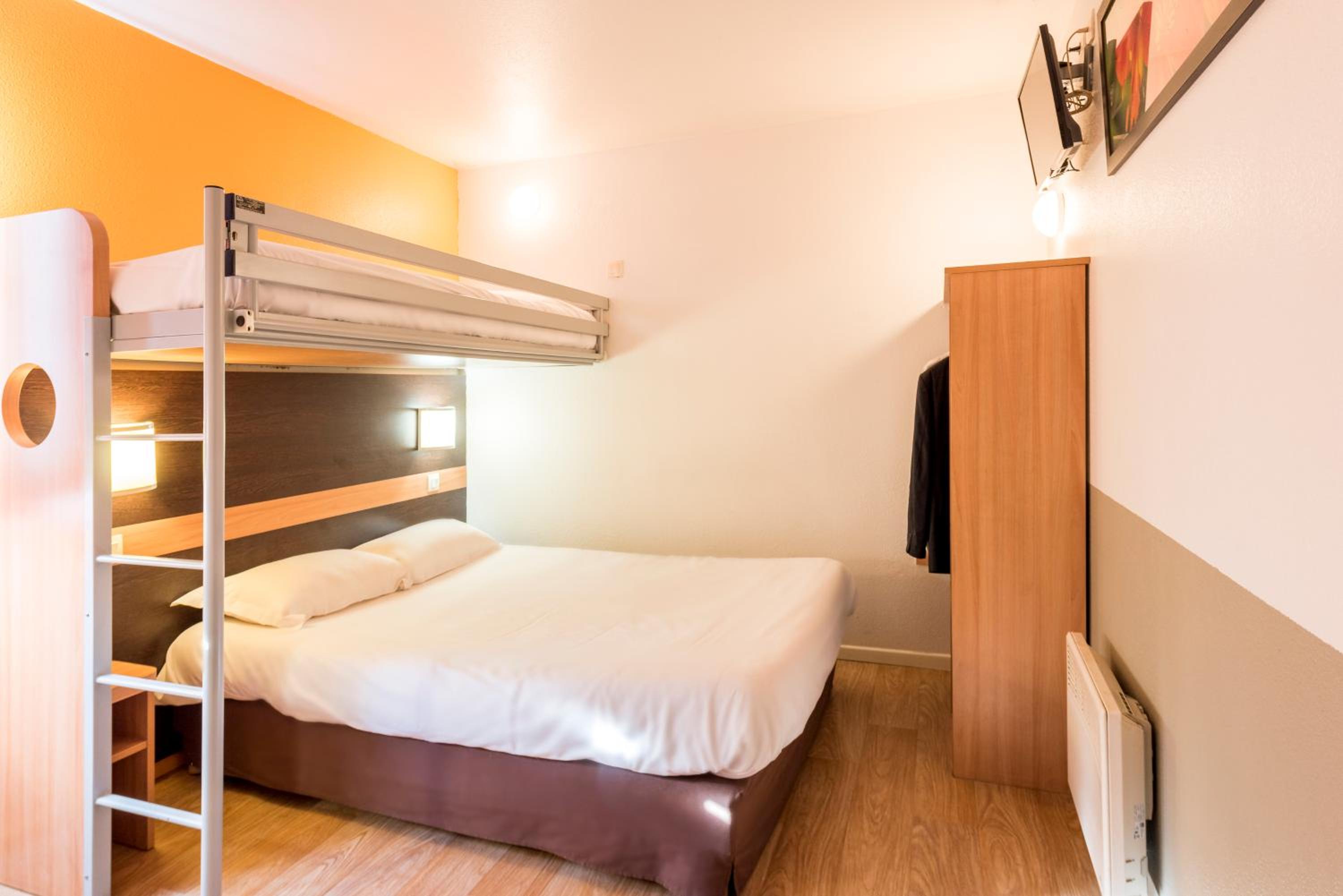 Triple Room (1 Double Bed + 1 Single Bed) - Photo 4