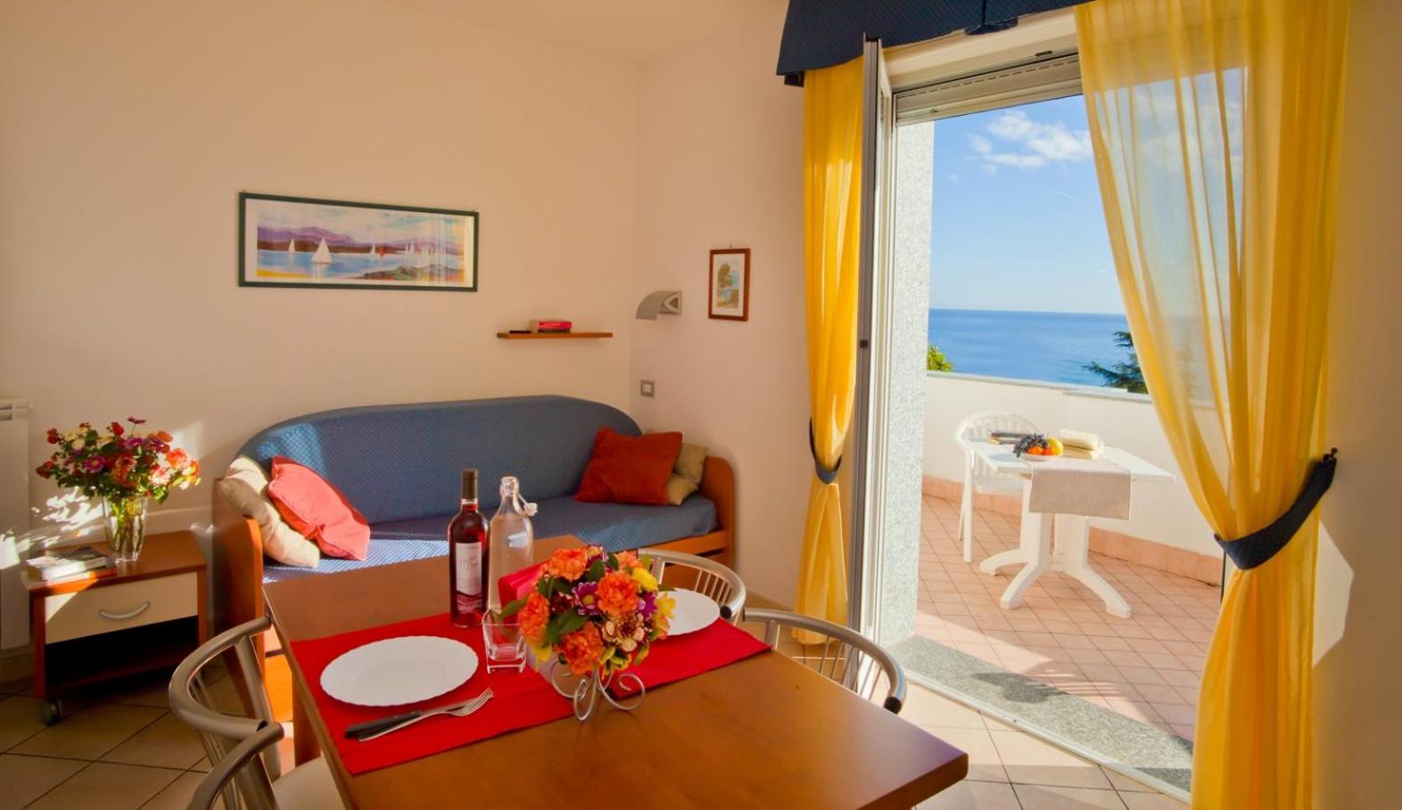 One-Bedroom Apartment with Balcony and Sea View (5 Adults) photo 1