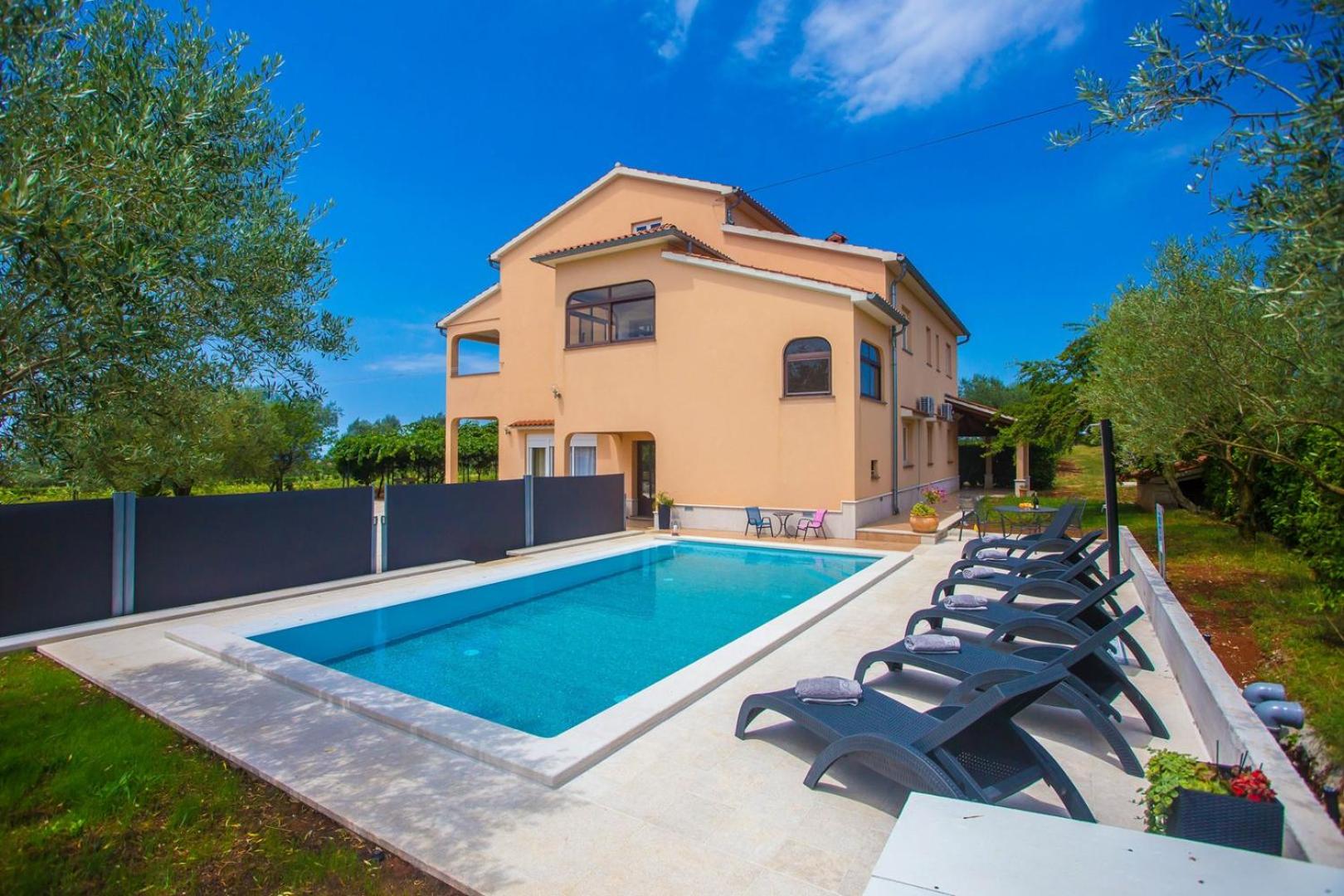 Apartment with Pool View photo 2