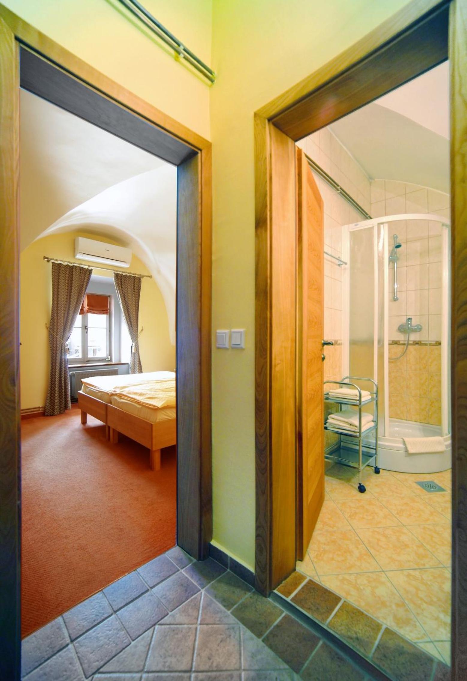 Standard Twin Room - Photo 6