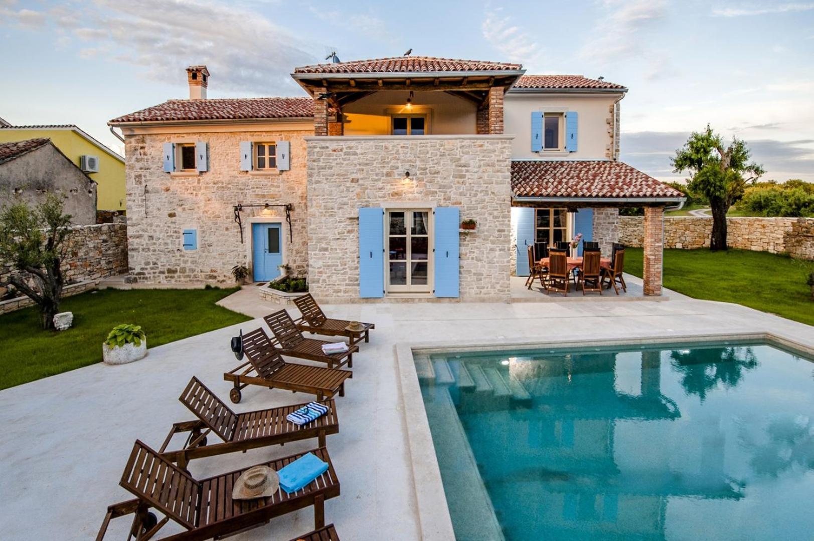 Villa photo 3
