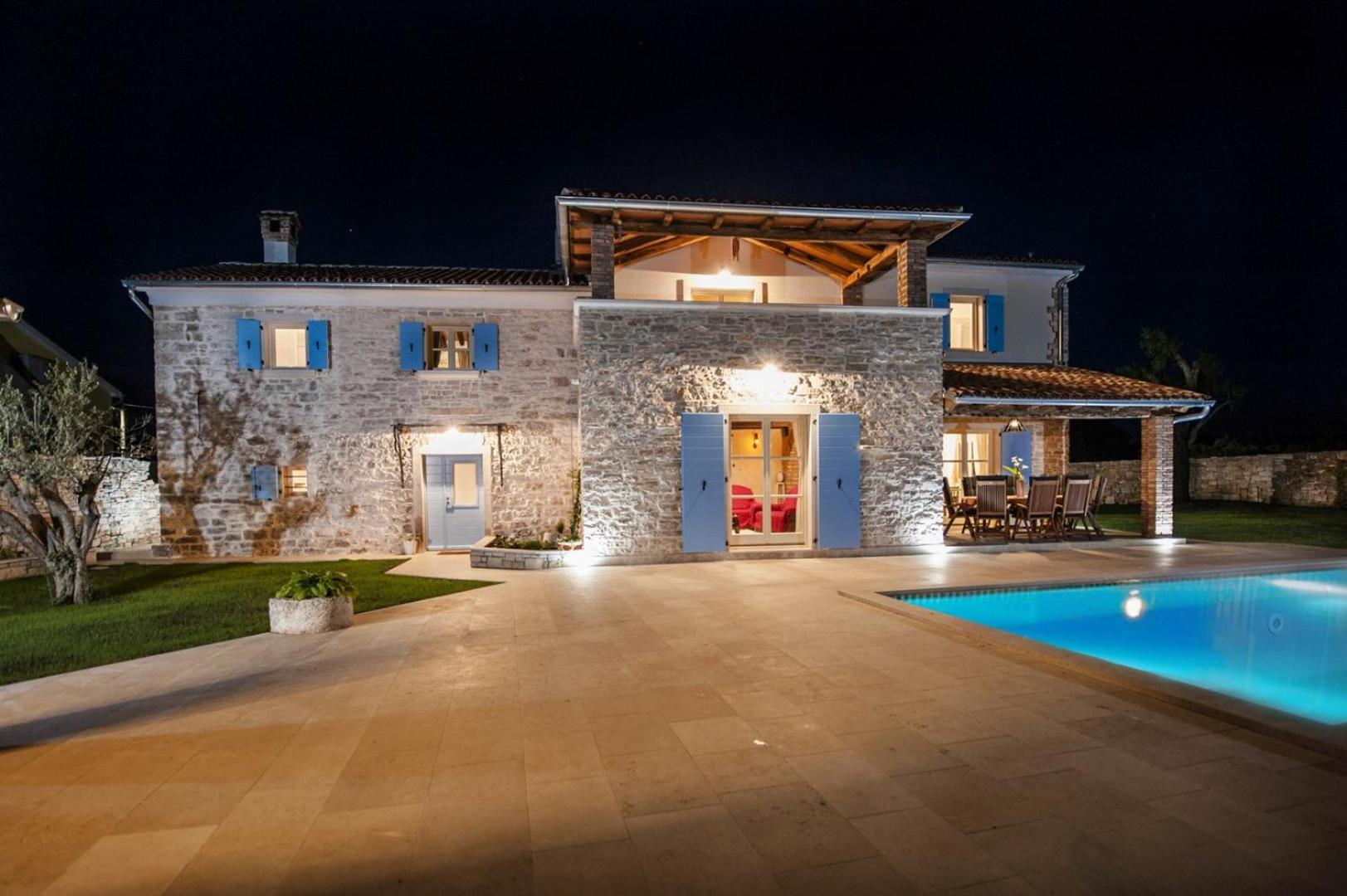 Villa photo 2