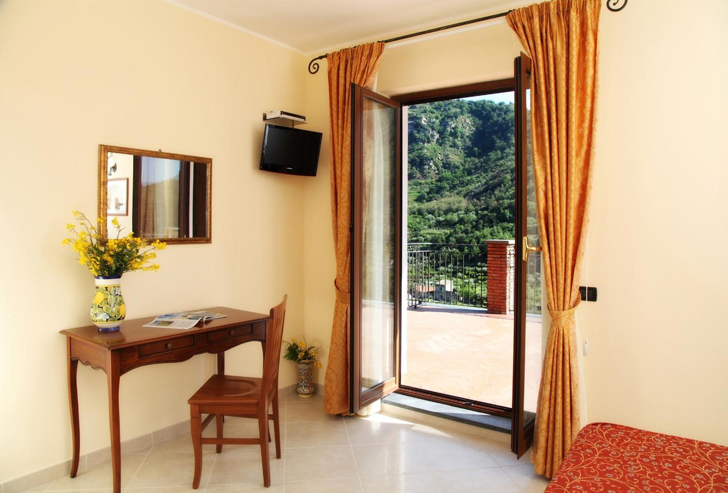 Deluxe Triple Room photo 3