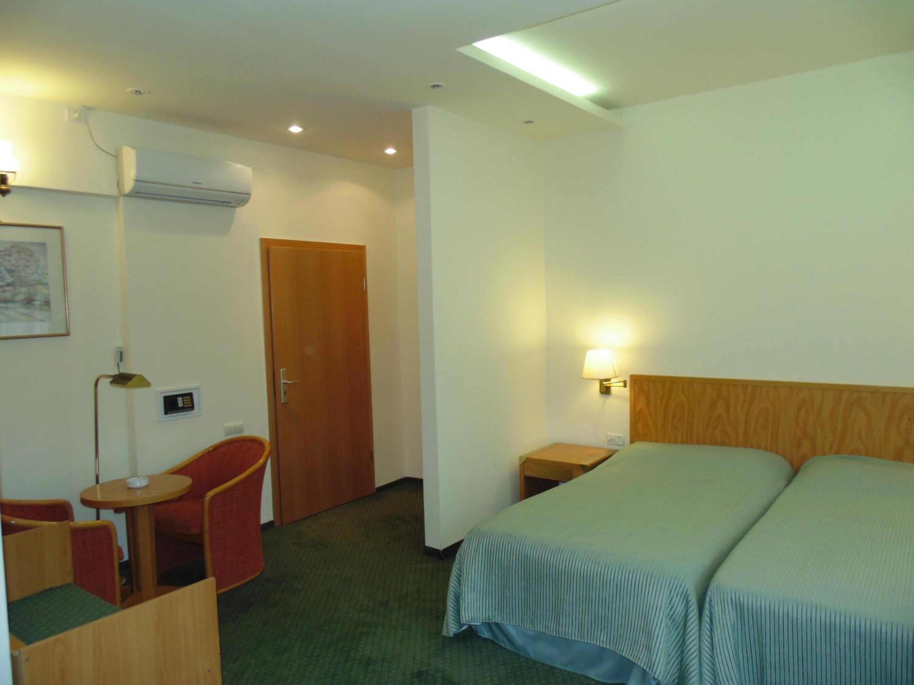 Standard Double Room photo 2