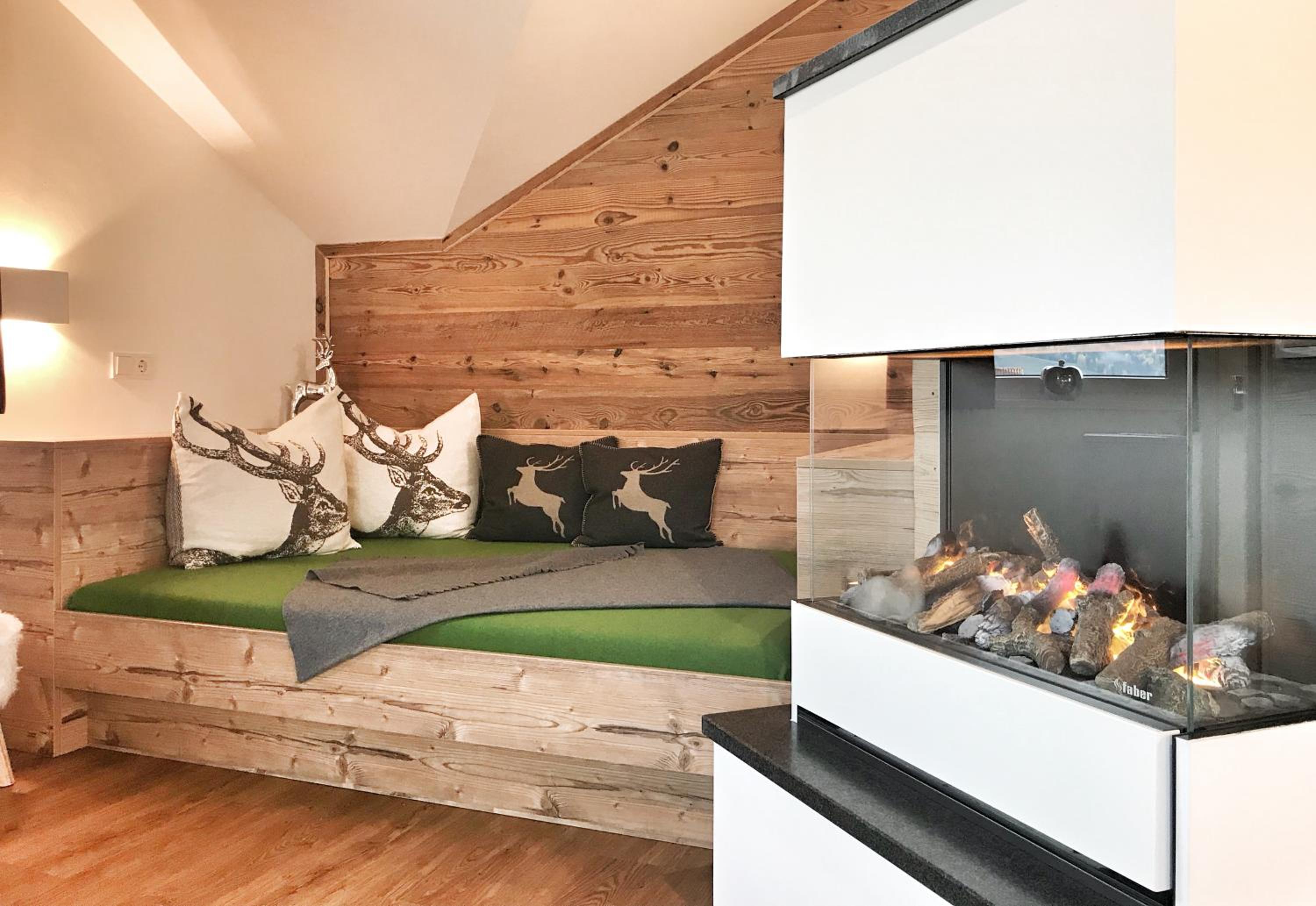 Apartment with Mountain View
