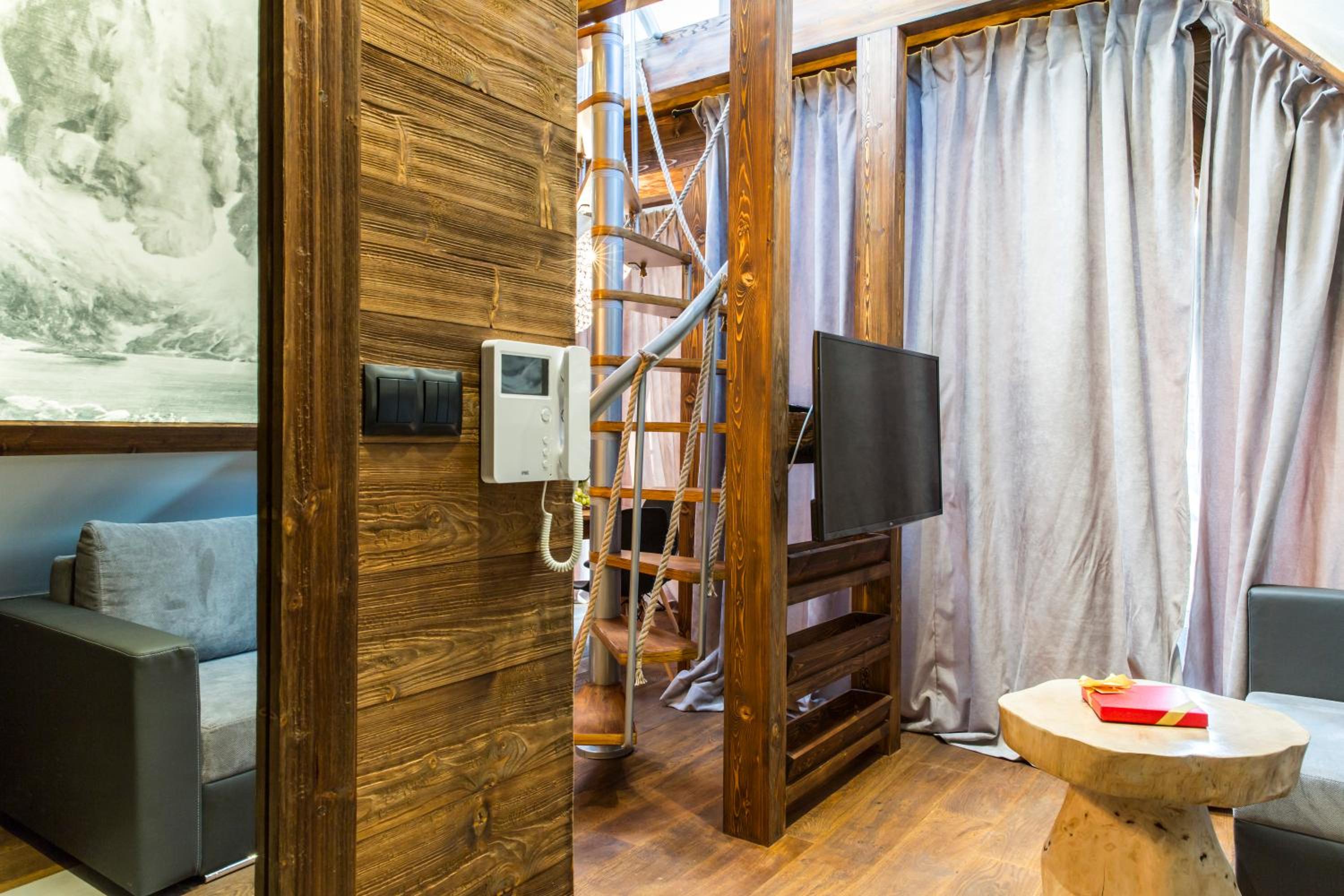 Pola Deluxe Apartment with Glazed Bedroom - Photo 16