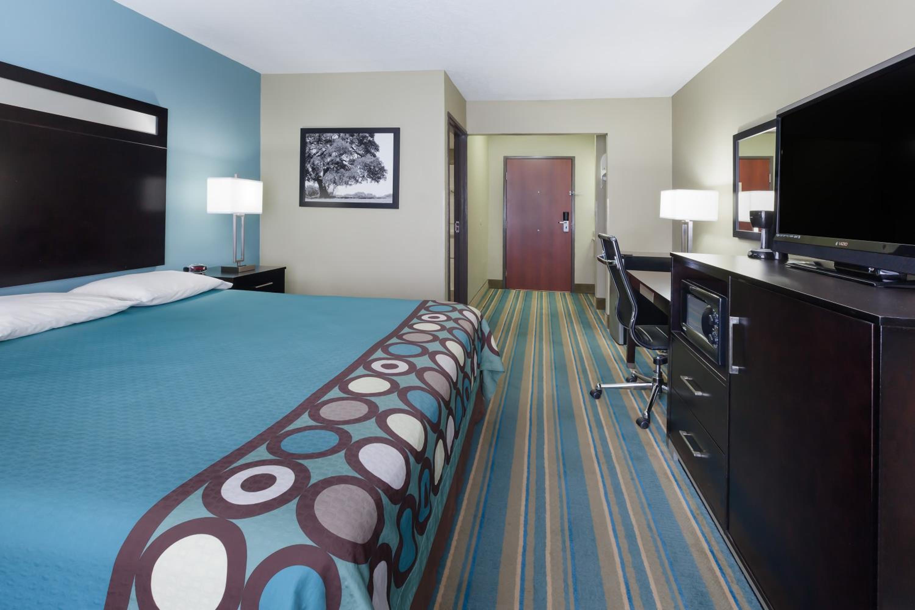 King Room - Mobility Access/Non-Smoking photo 3