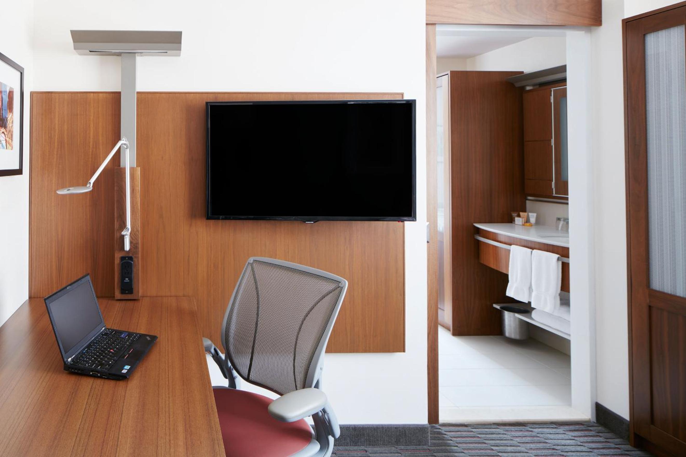 Suite thumbnail 5