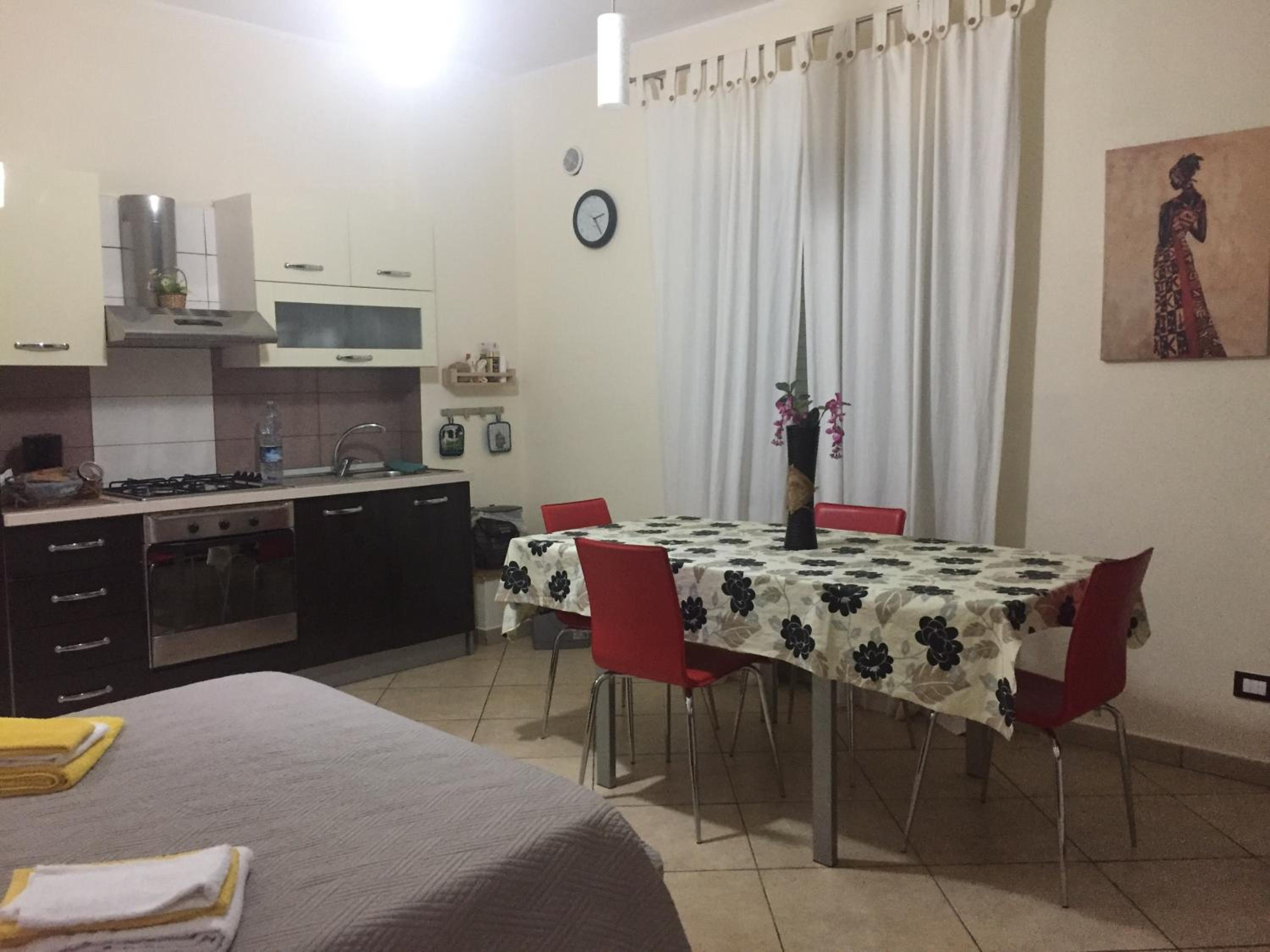 Apartment with Mountain View - Photo 8
