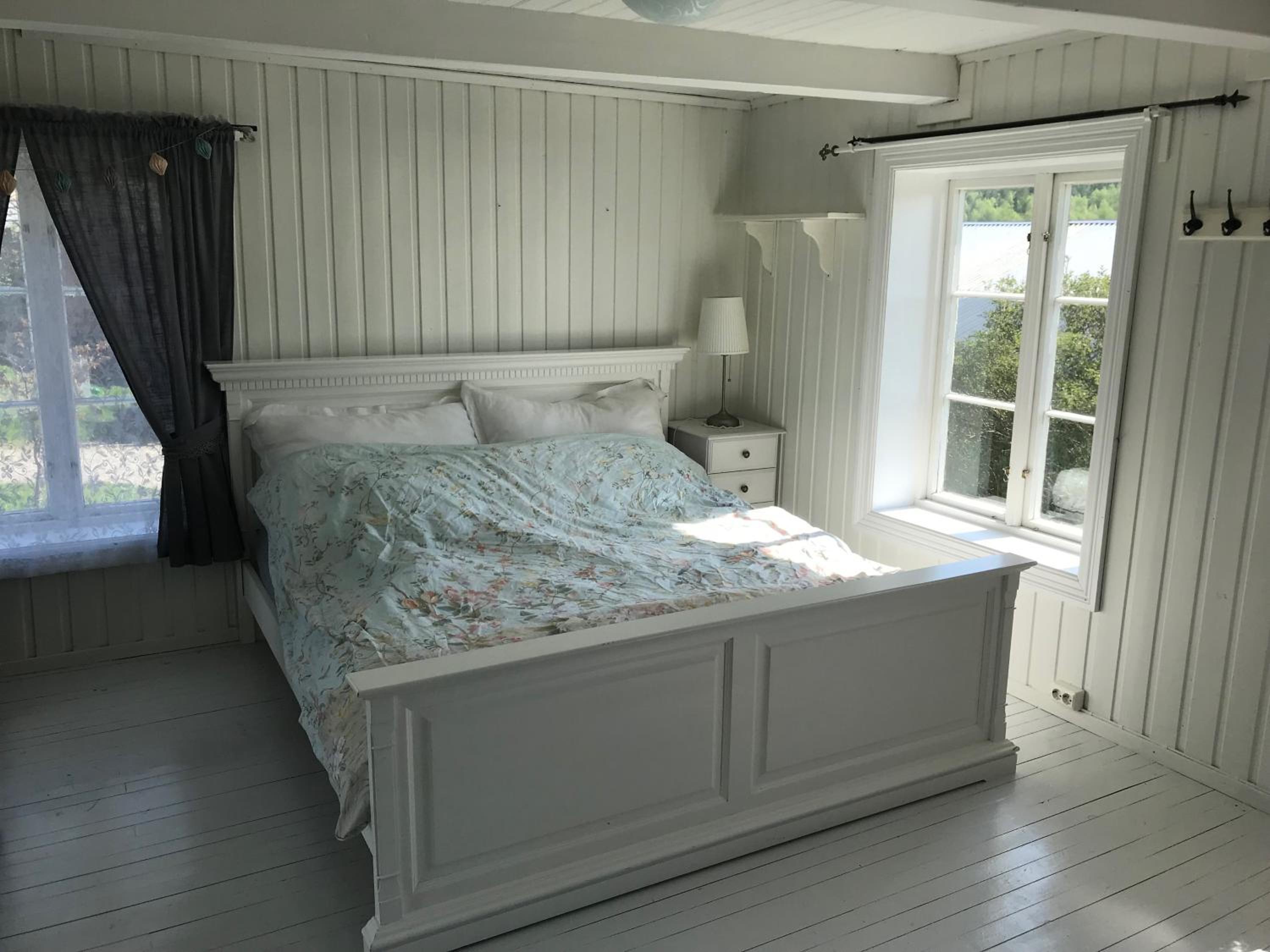 Six-Bedroom House photo 1