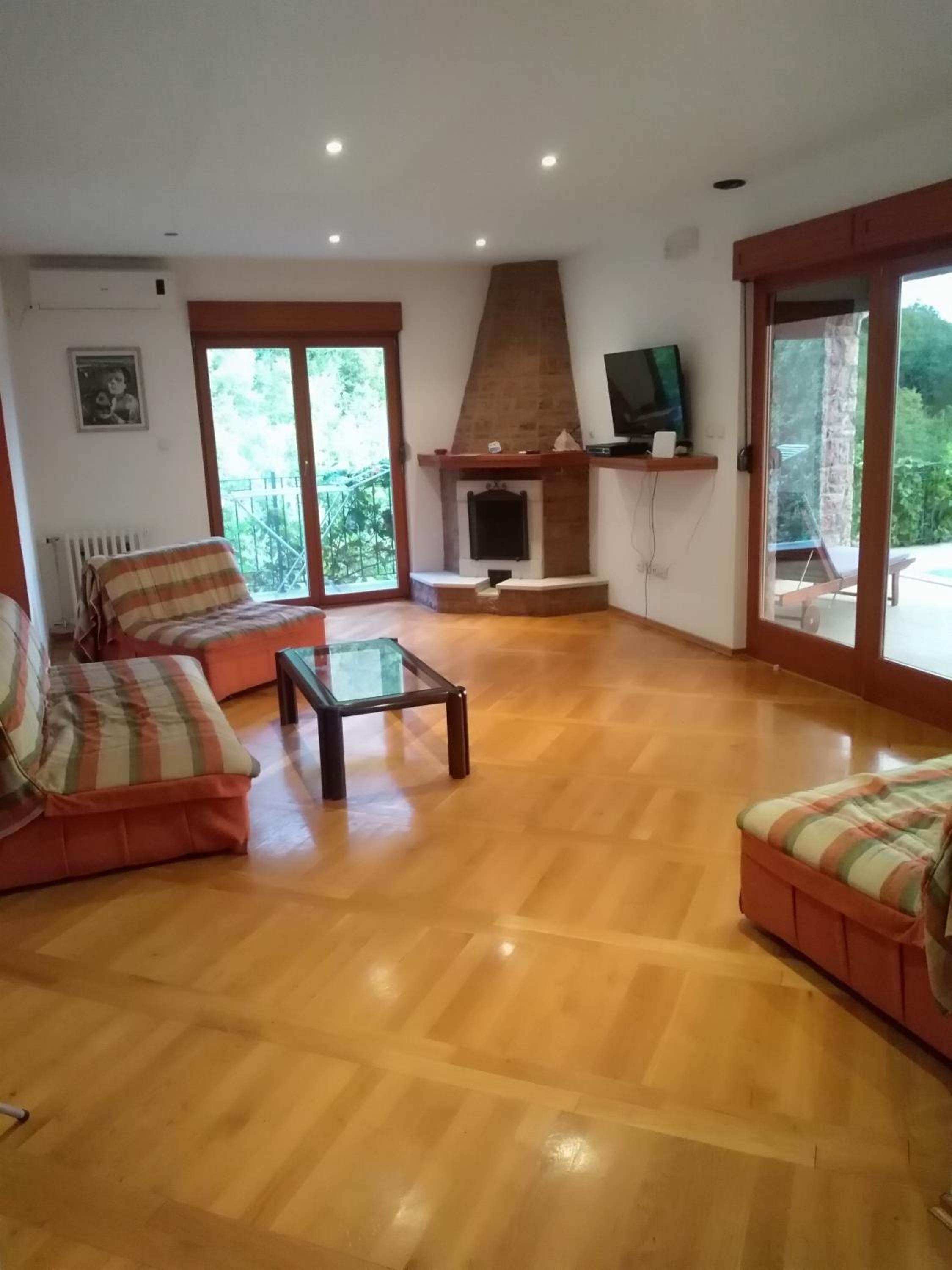 Two-Bedroom Apartment with Patio photo 1