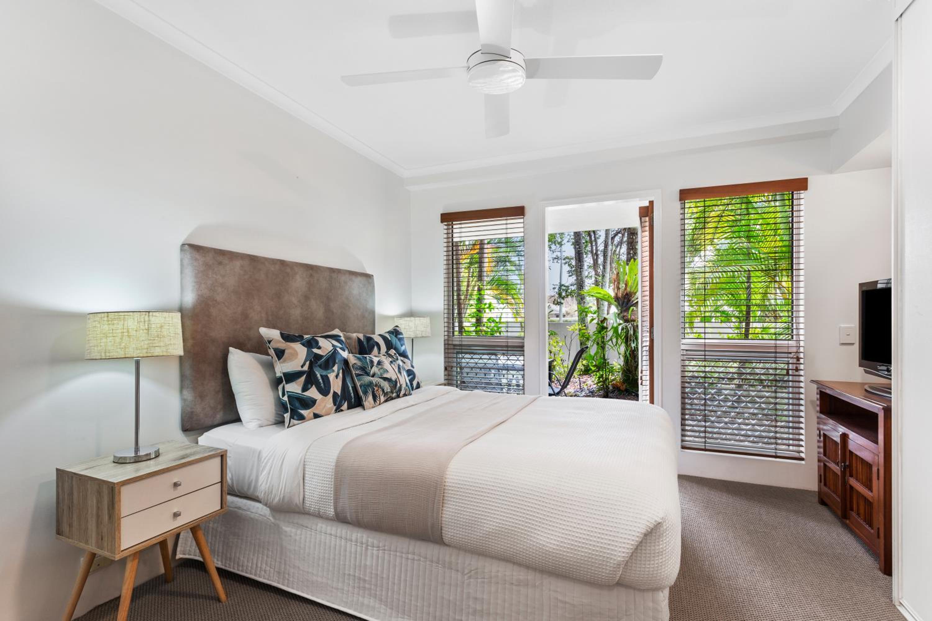 Deluxe Two-Bedroom Apartment Ground Floor - Pool View photo 1