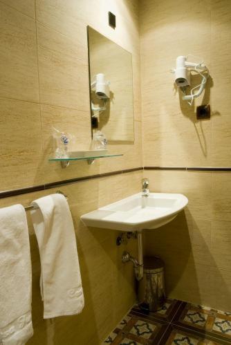 Double Room - Photo 6