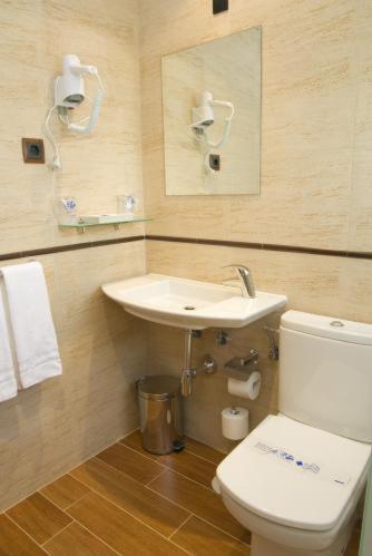 Double Room - Photo 8