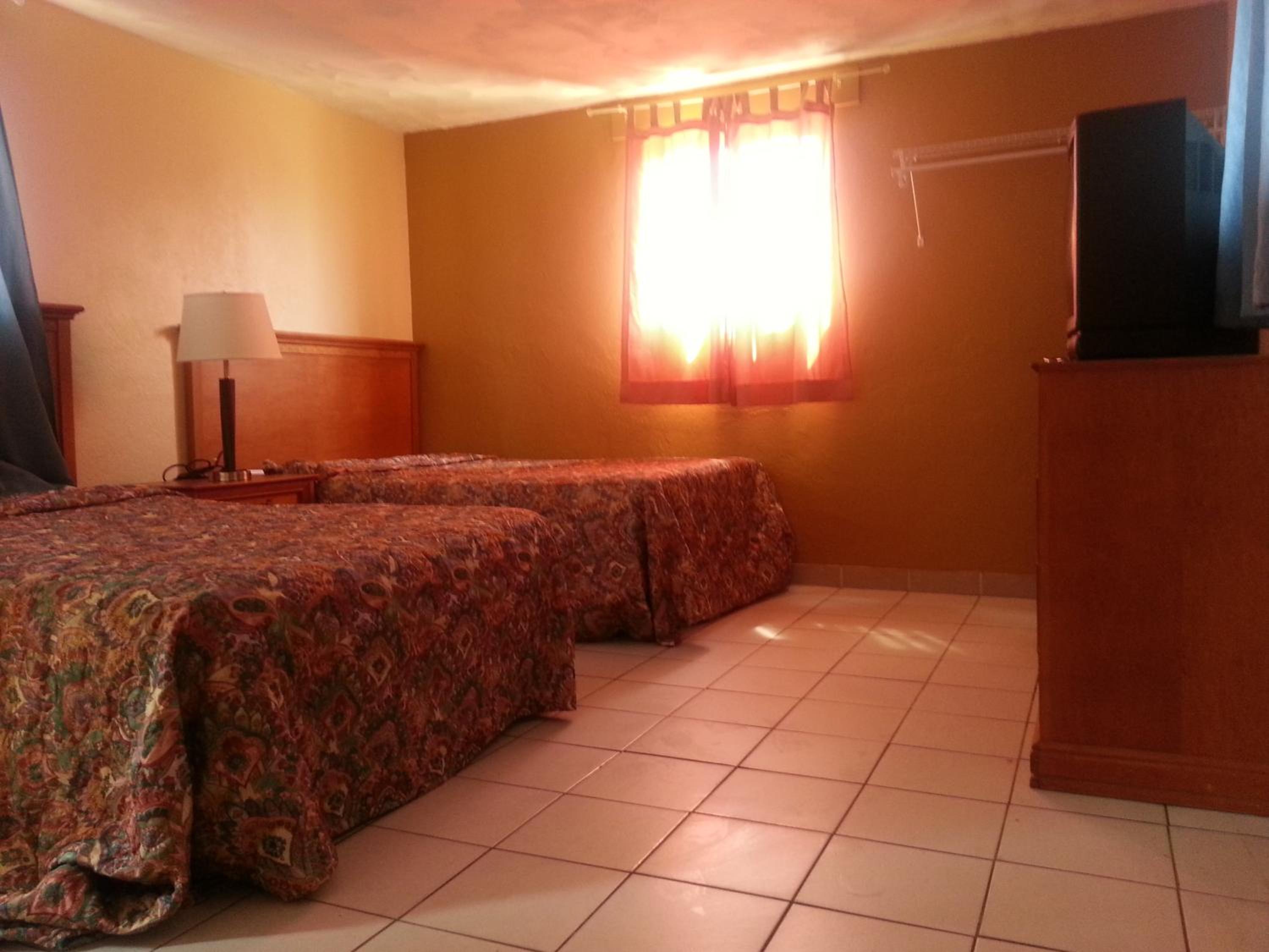 Double Room With Two Double Beds photo 2