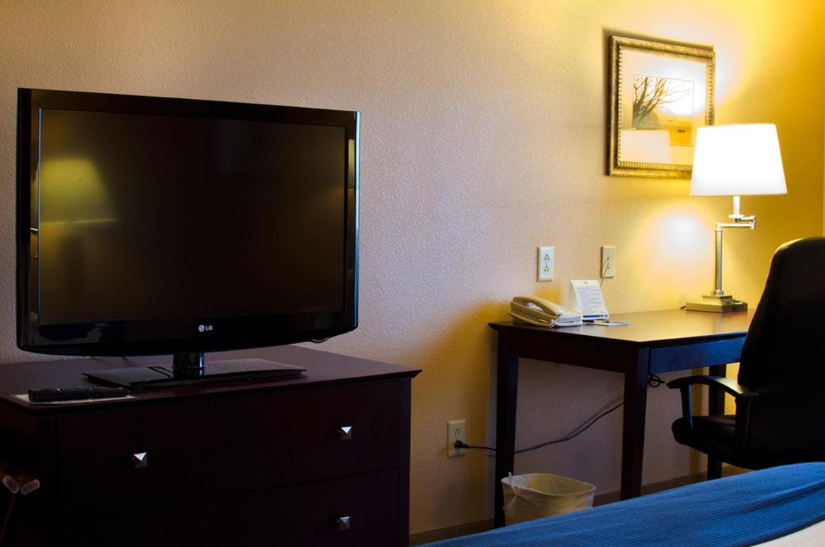 King Suite - Disability Access - Photo 3