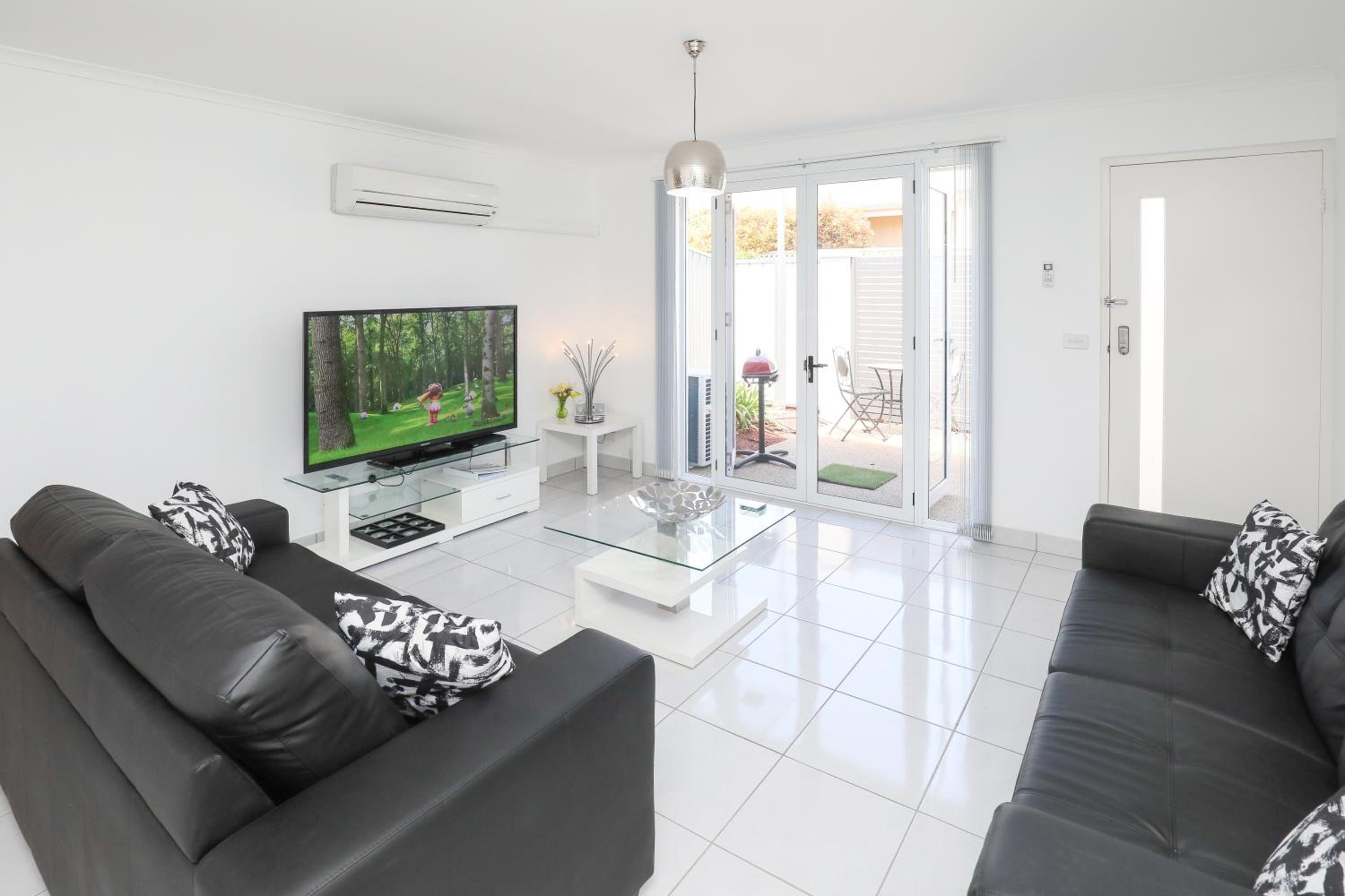 Superior Two-Bedroom Apartment - Nuvo photo 1
