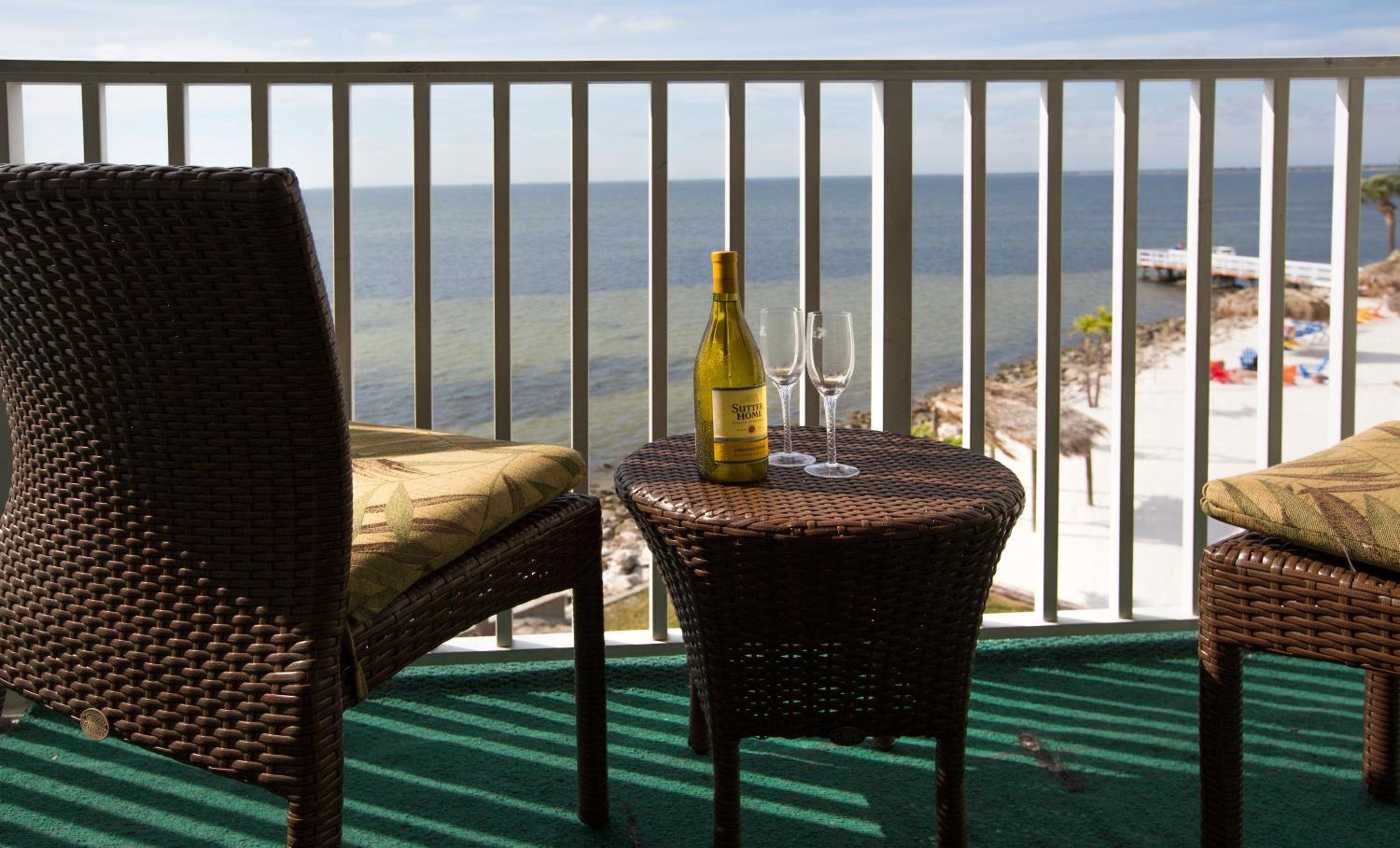One-Bedroom Suite with Bay View - Photo 5