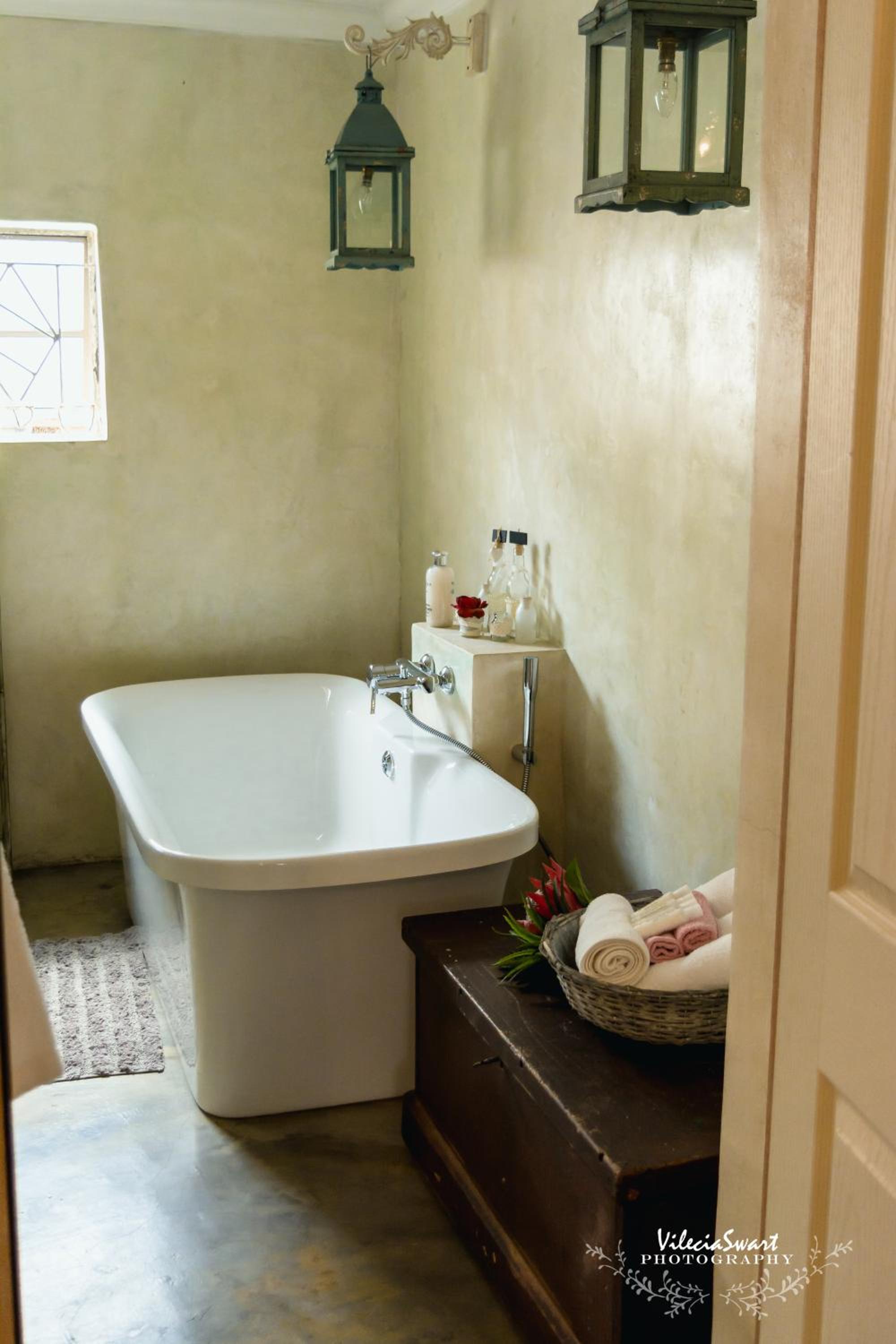 Standard Family Room - Photo 16