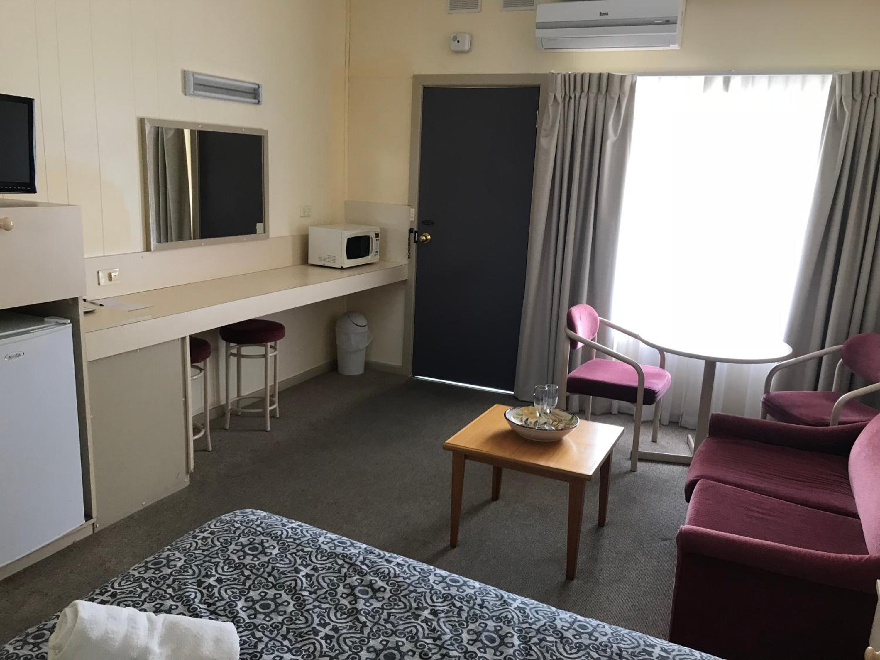 Deluxe Queen Room (Non - Pet Room) photo 3
