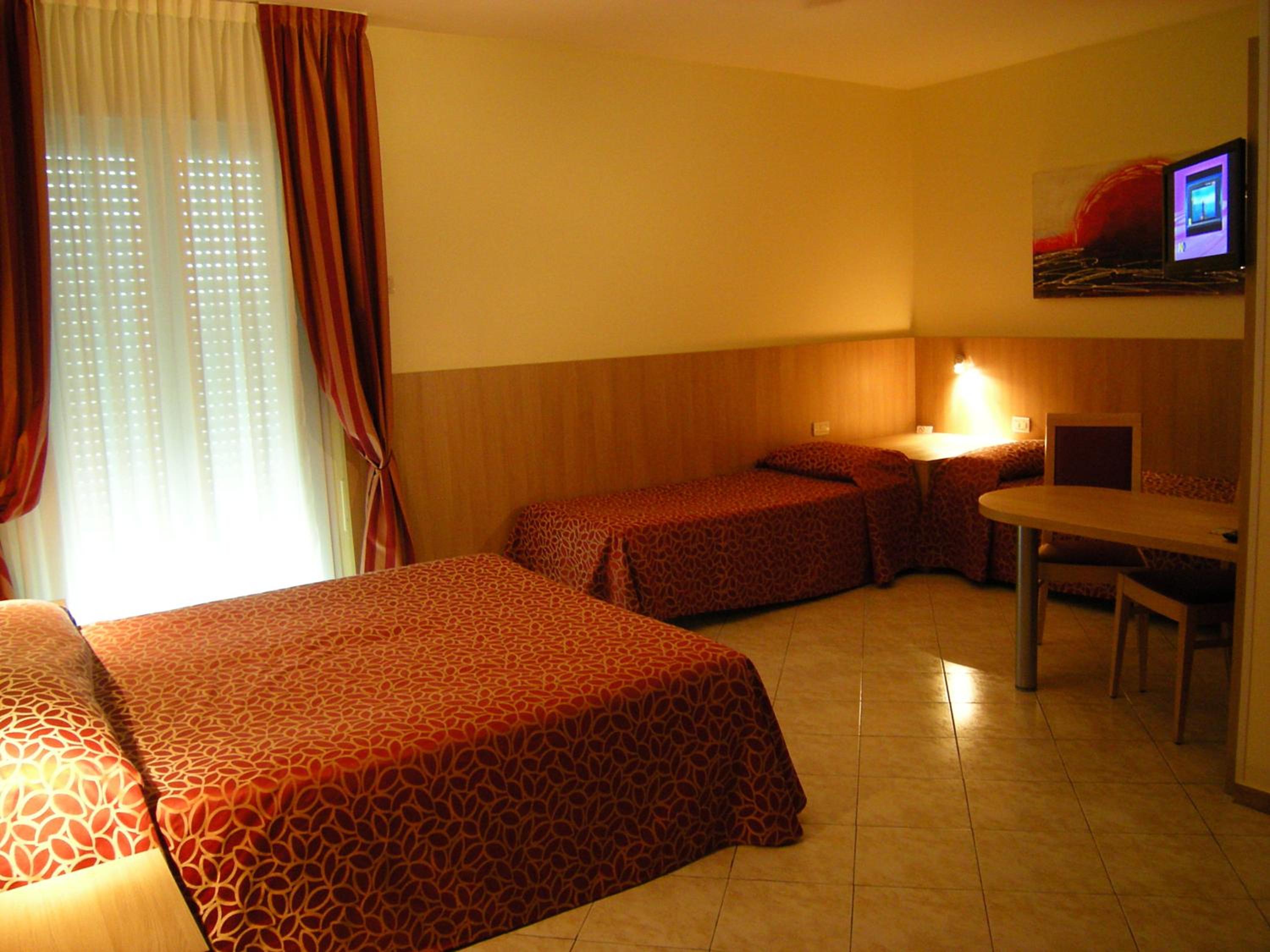 Quadruple Room - Photo 5