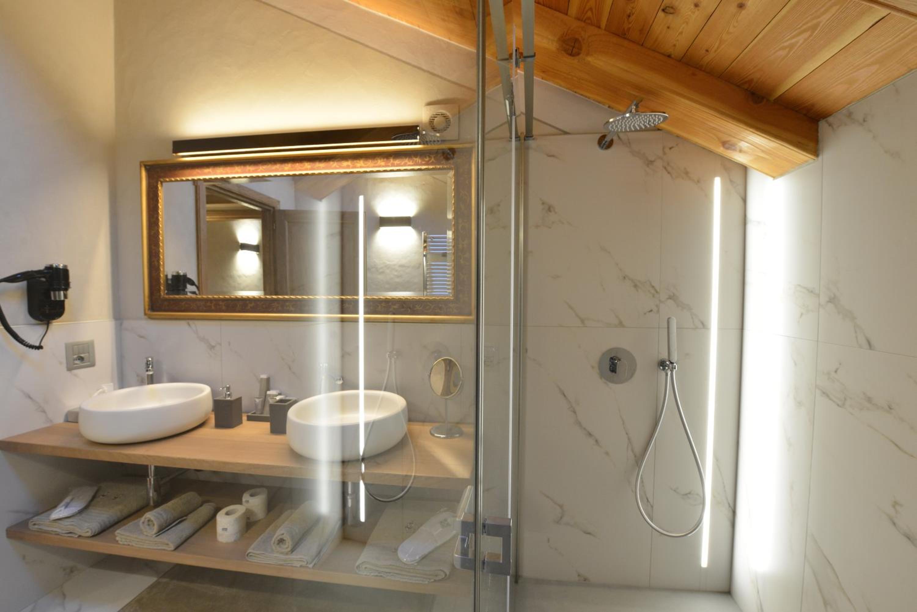 Apartment - Split Level - Photo 8