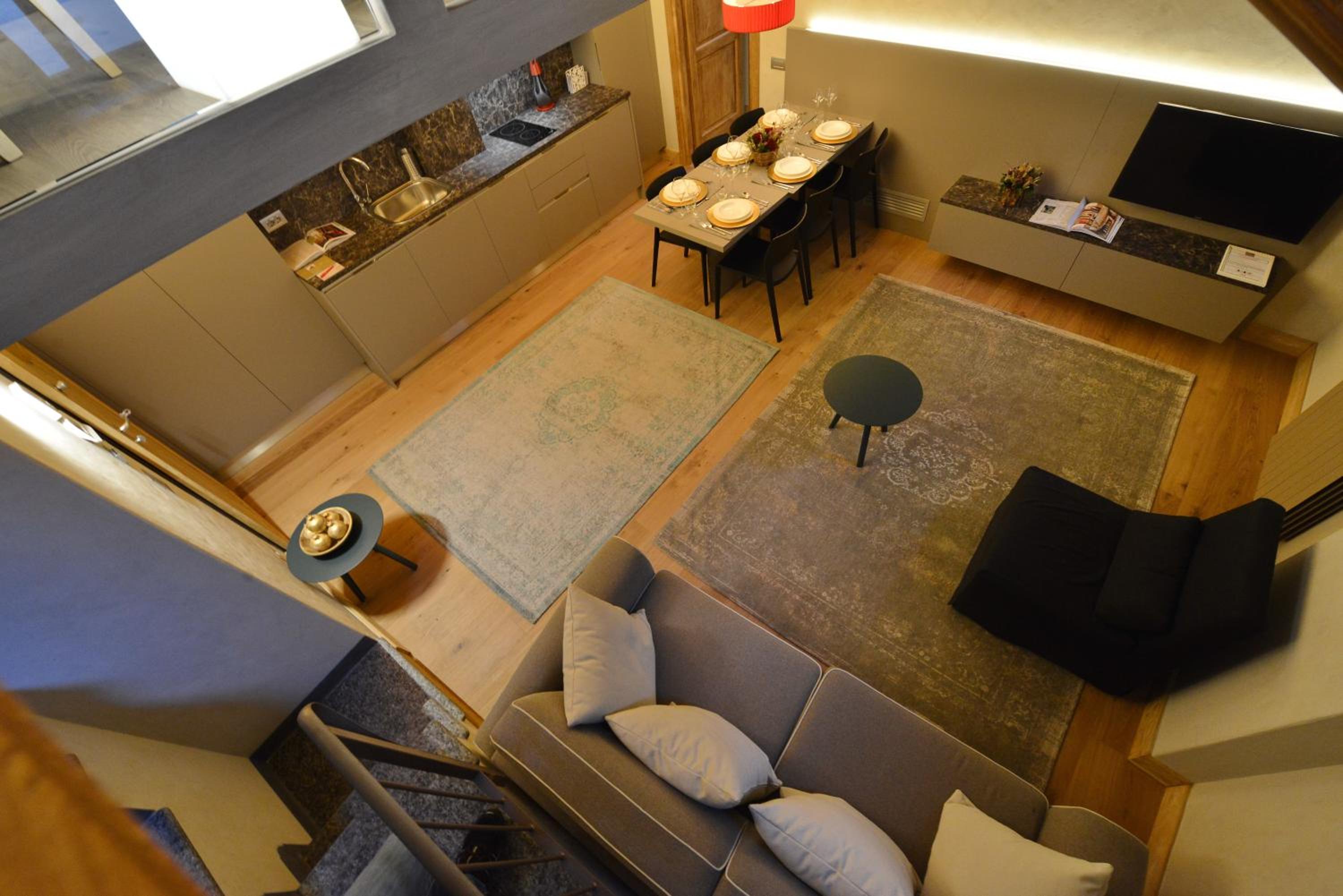 Apartment - Split Level - Photo 9