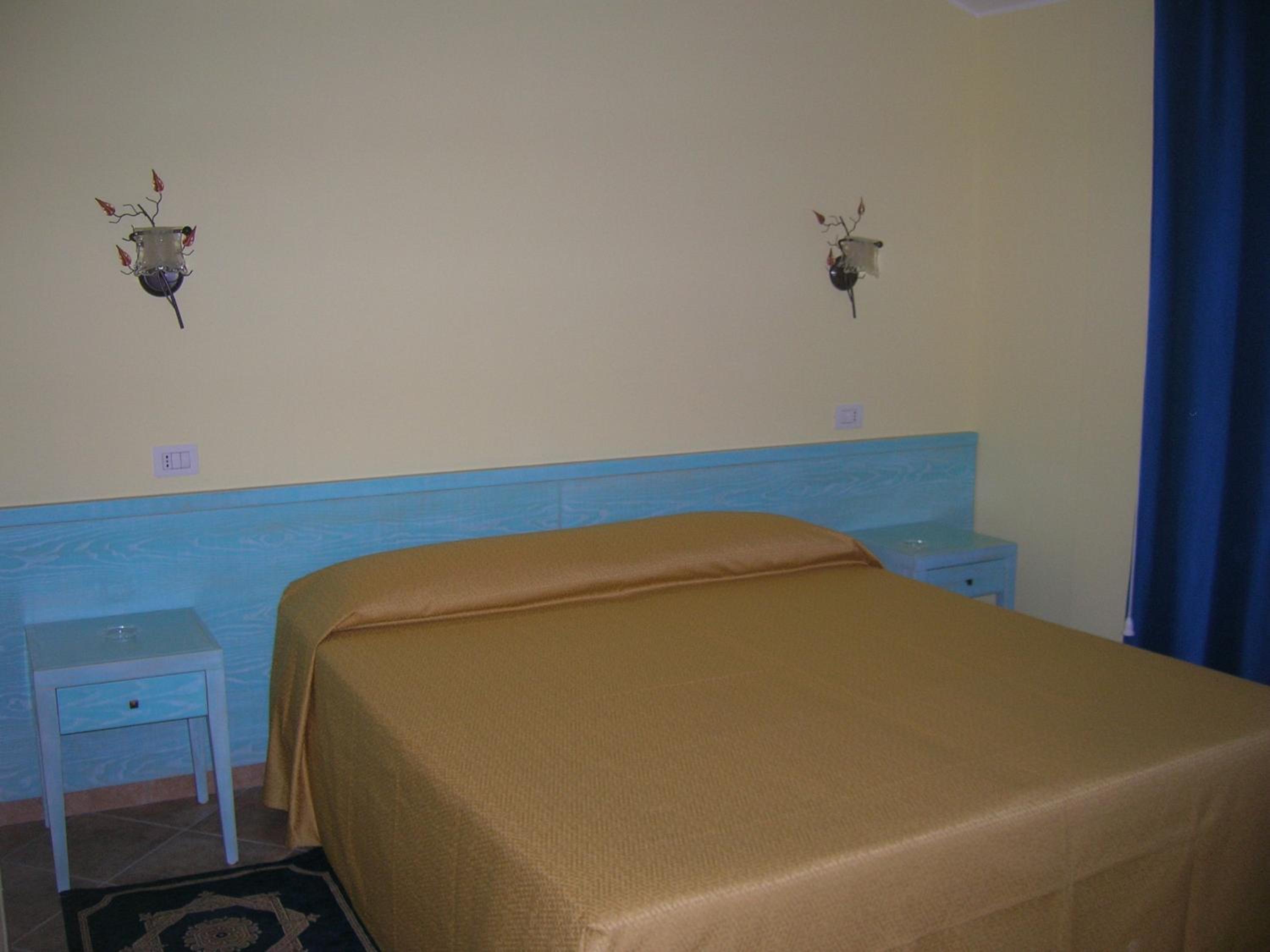 Family Room (2 Adults + 2 Children)