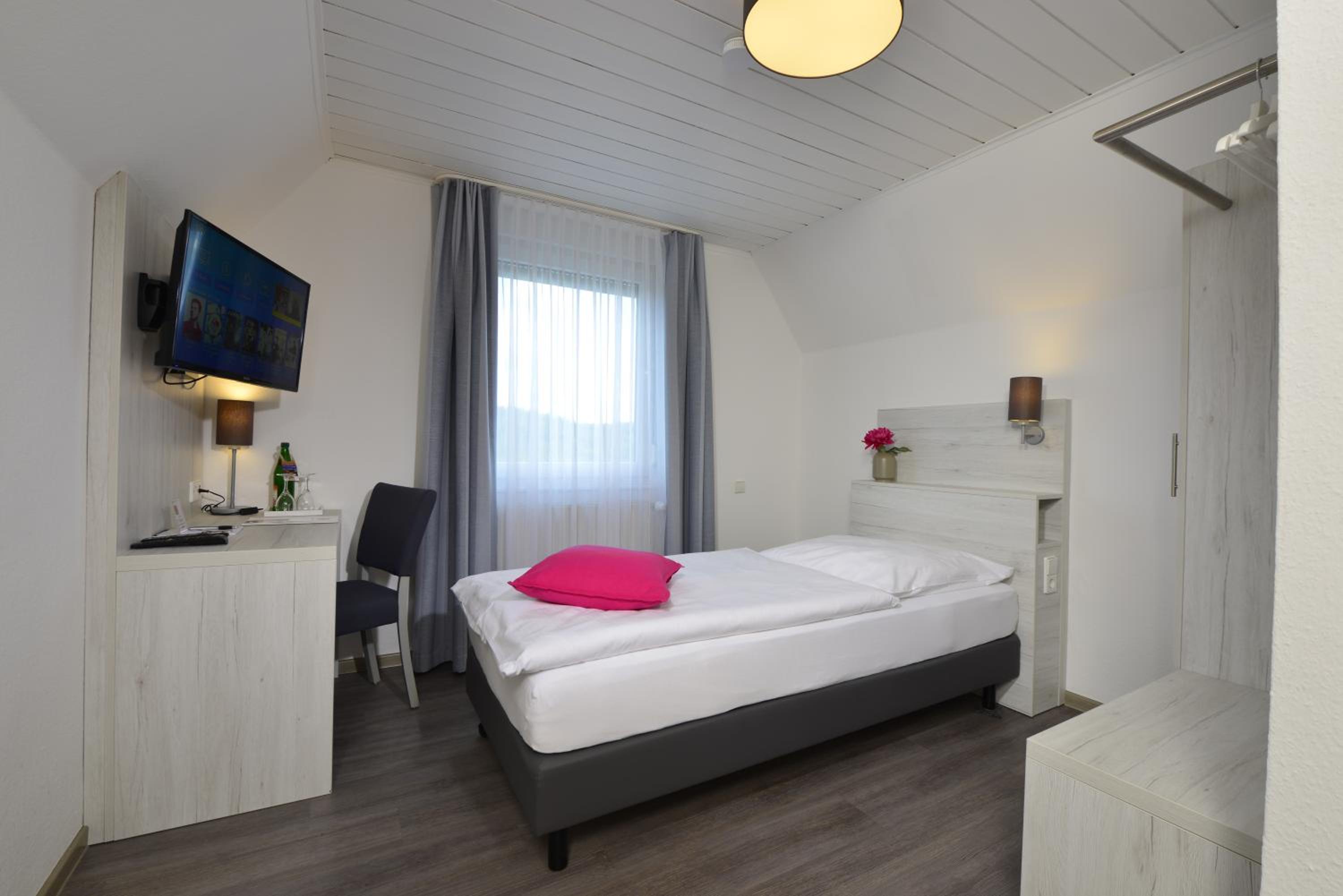 Single Room photo 2