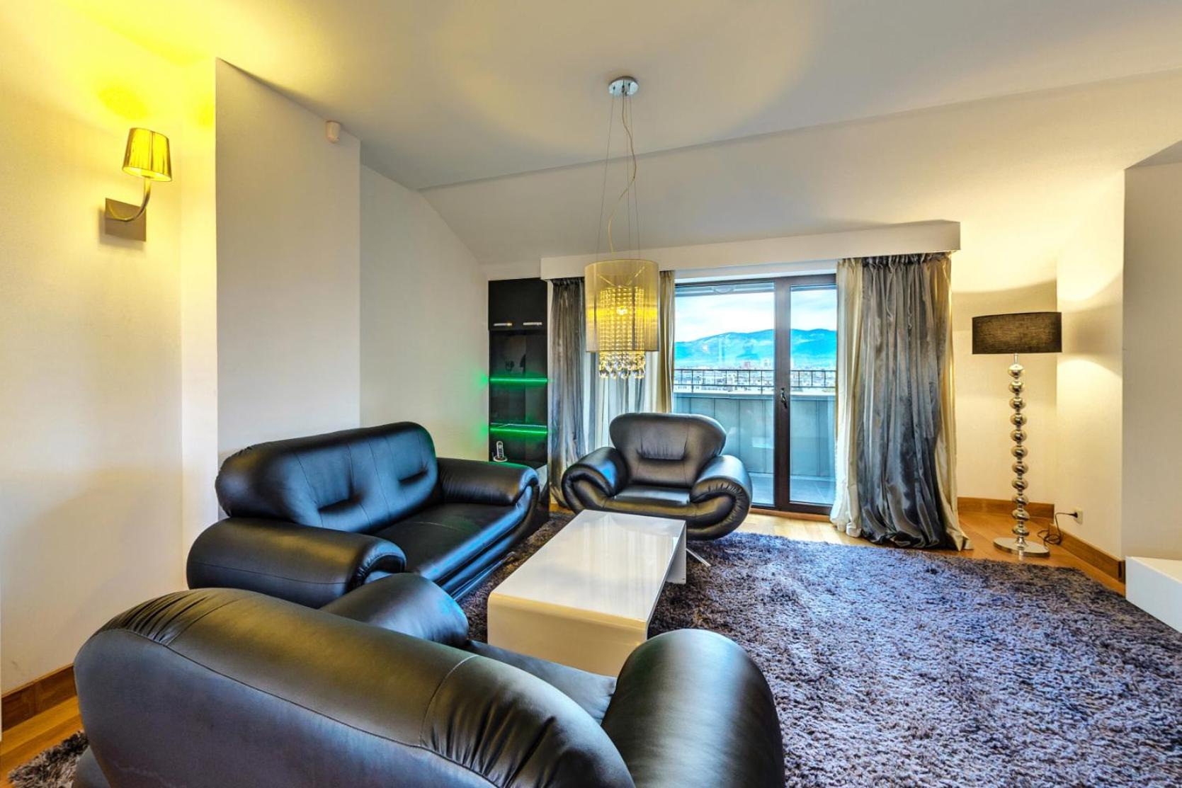 Three-Bedroom Apartment - Photo 2