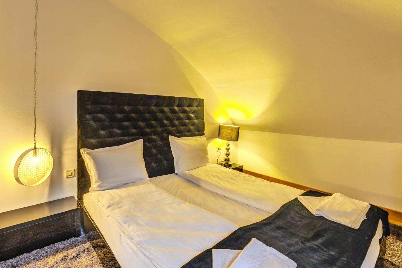 Three-Bedroom Apartment - Photo 9