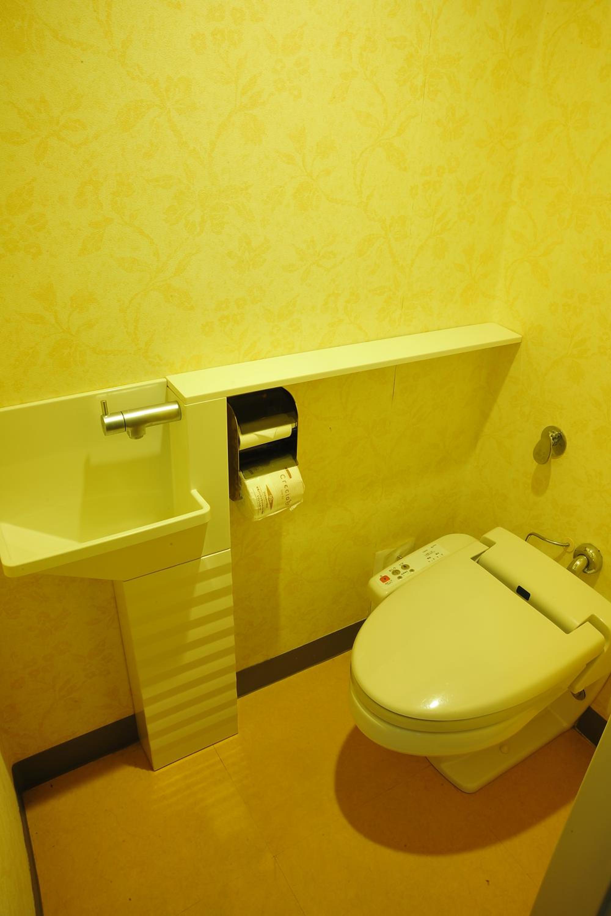 Four-Bedroom - Non-Smoking (West Building) photo 3