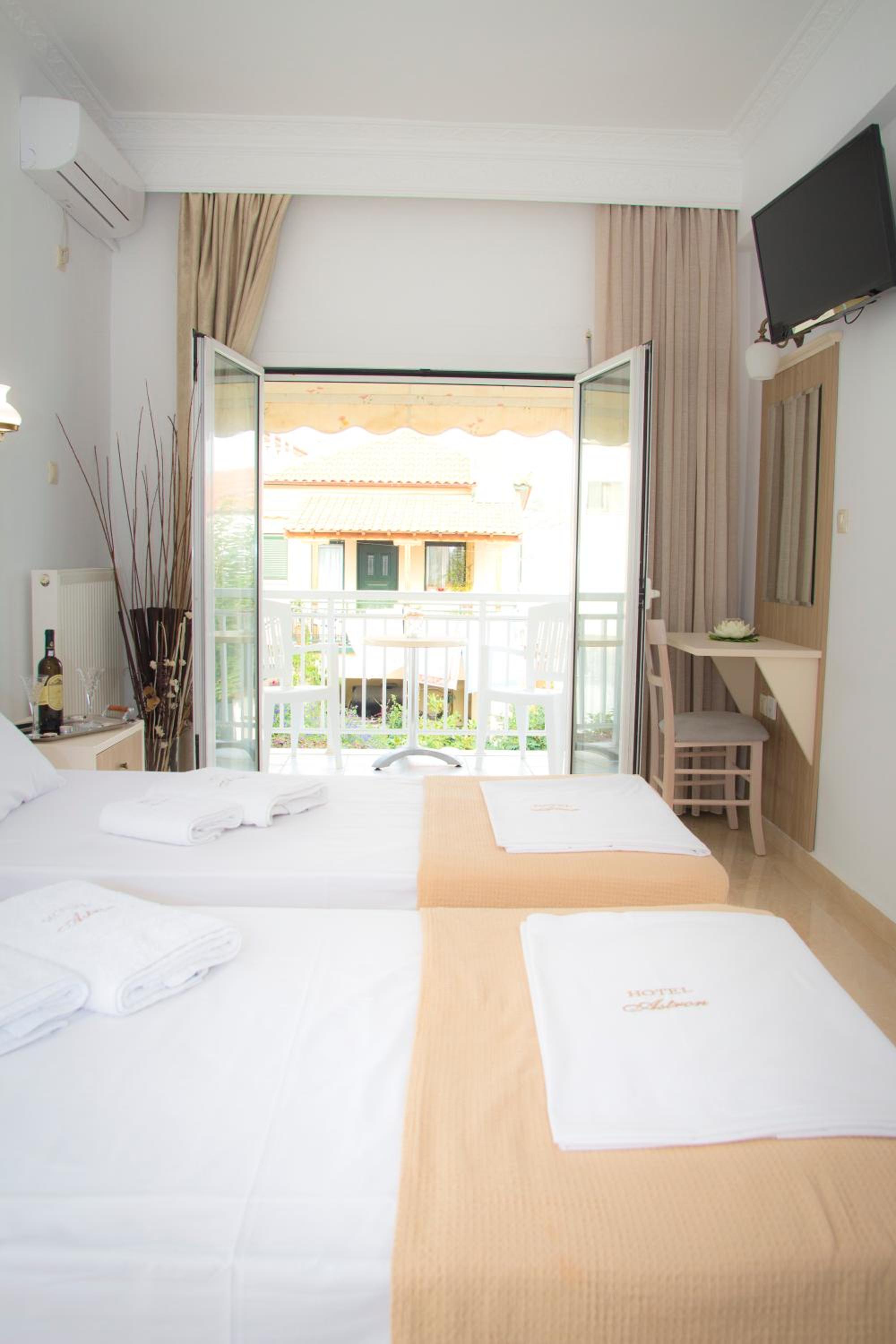 Zweibettzimmer mit Balkon
