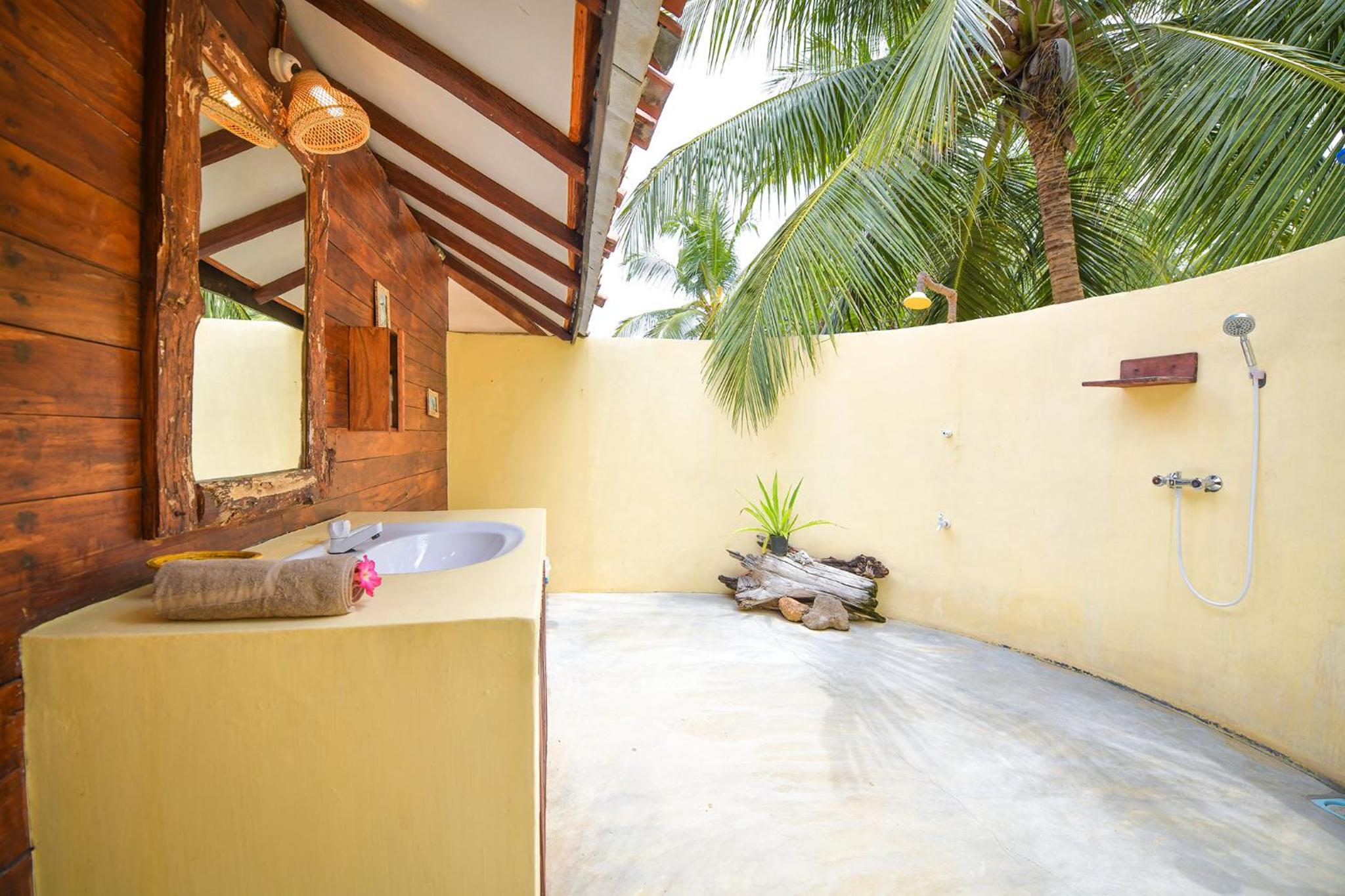 Double Room Lagoon Bungalow with Free 24 hours Check-in & Check-out photo 3