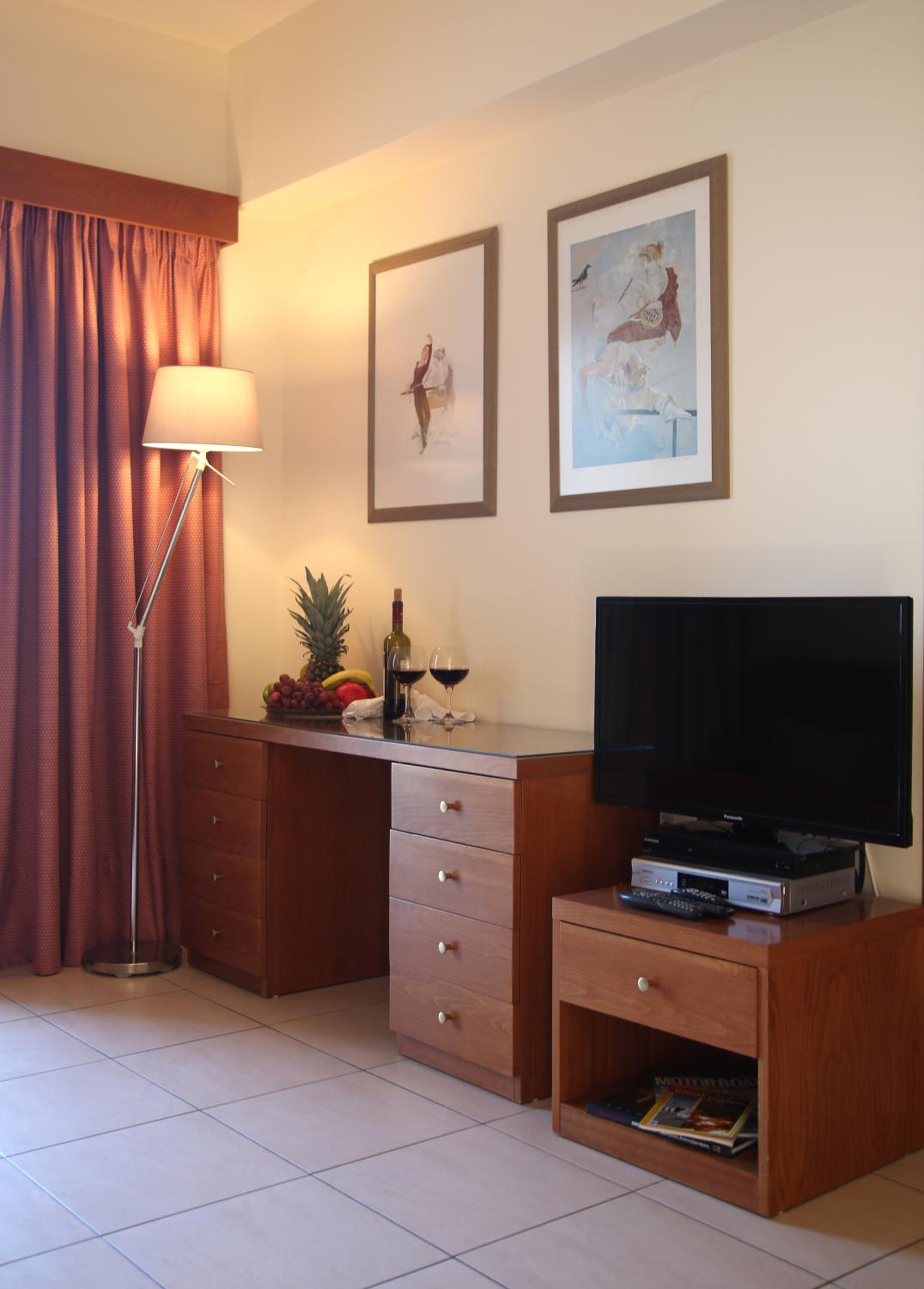 One-Bedroom Apartment with Sea View photo 3