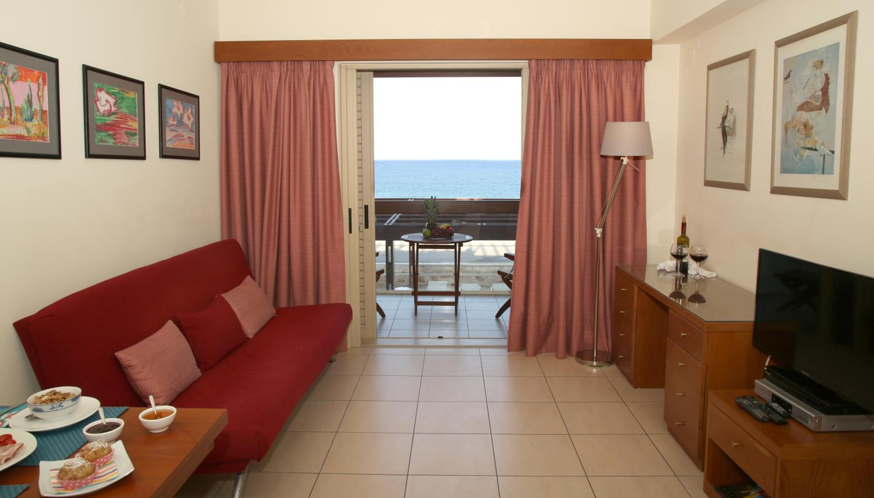 One-Bedroom Apartment with Sea View photo 2