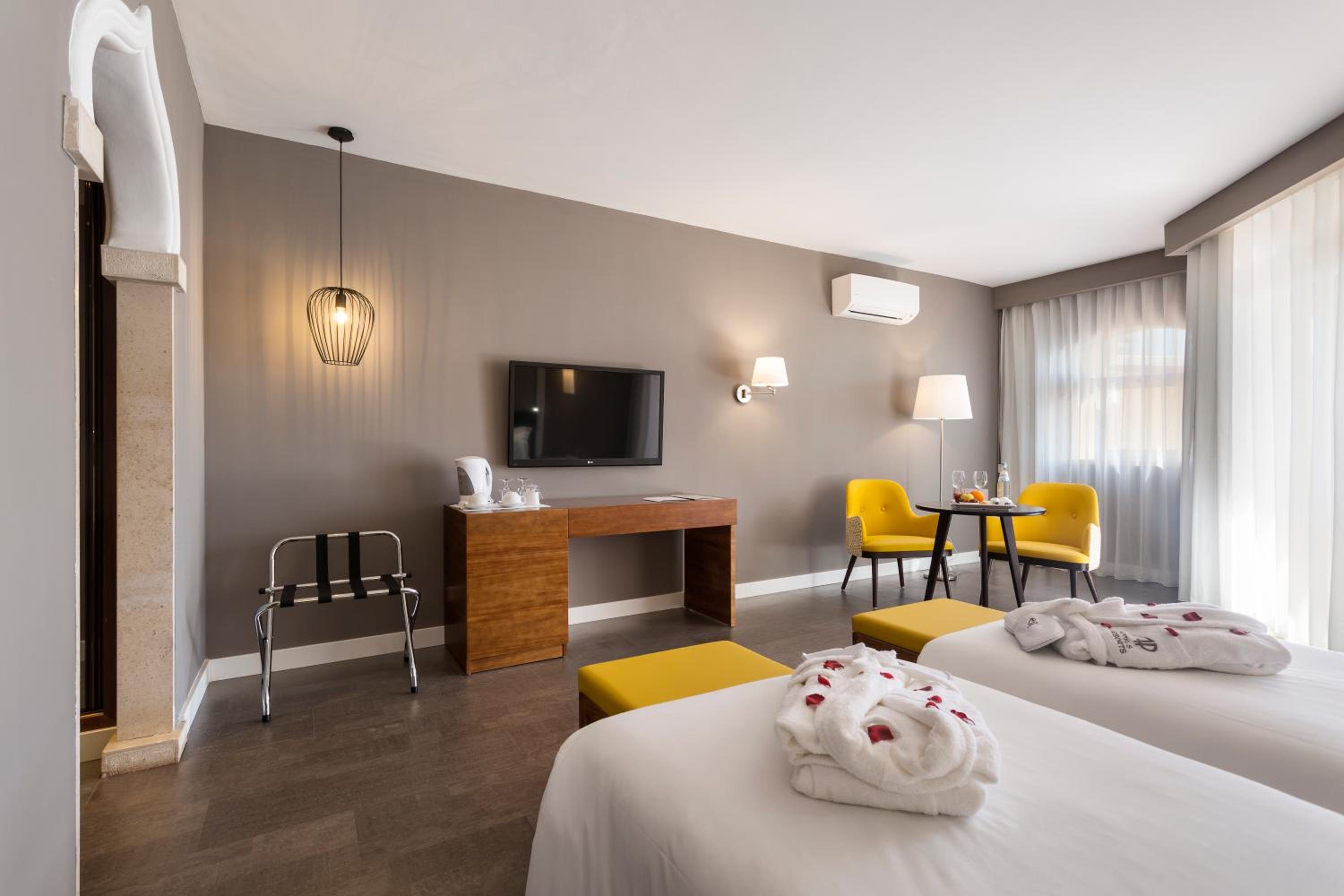 Double or Twin Room with Frontal Sea View - Photo 3