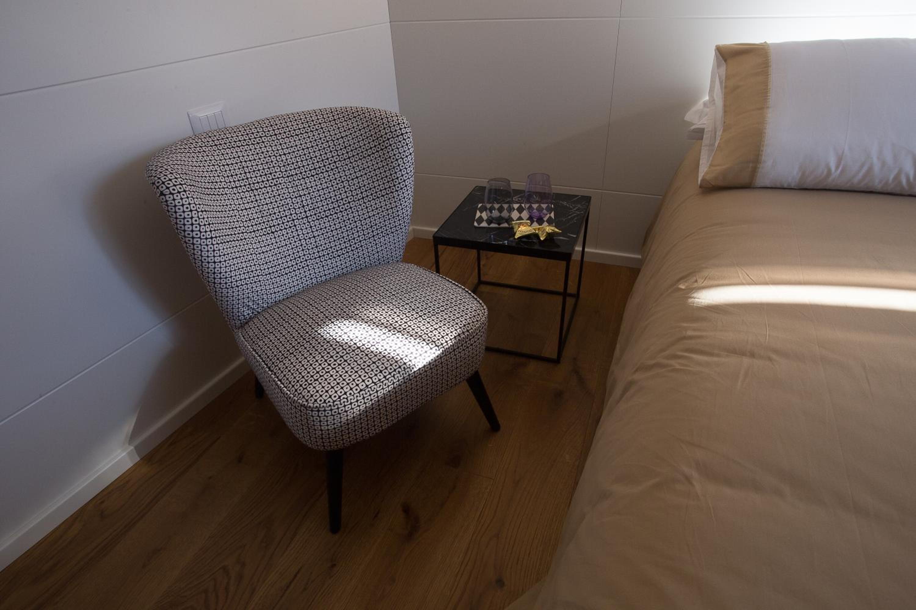 Deluxe Double Room with Shower photo 3