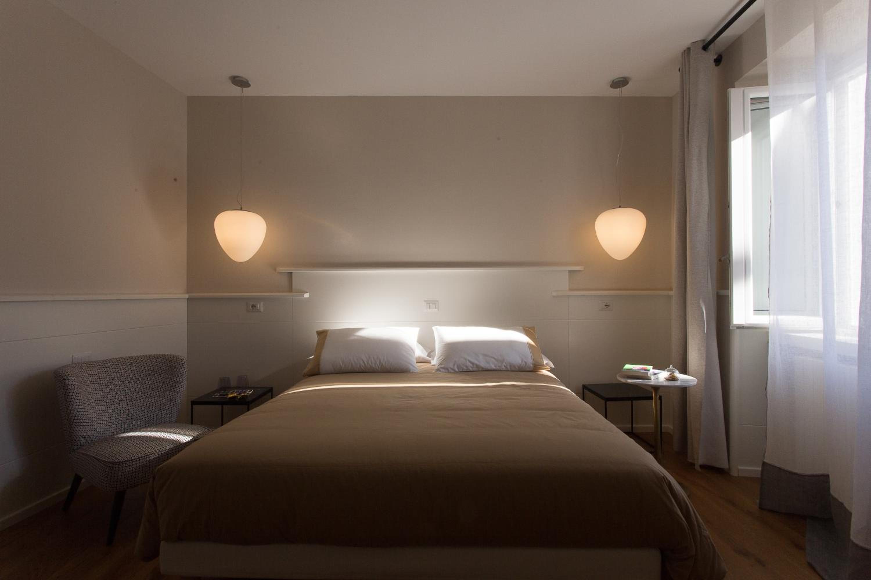 Deluxe Double Room with Shower photo 2