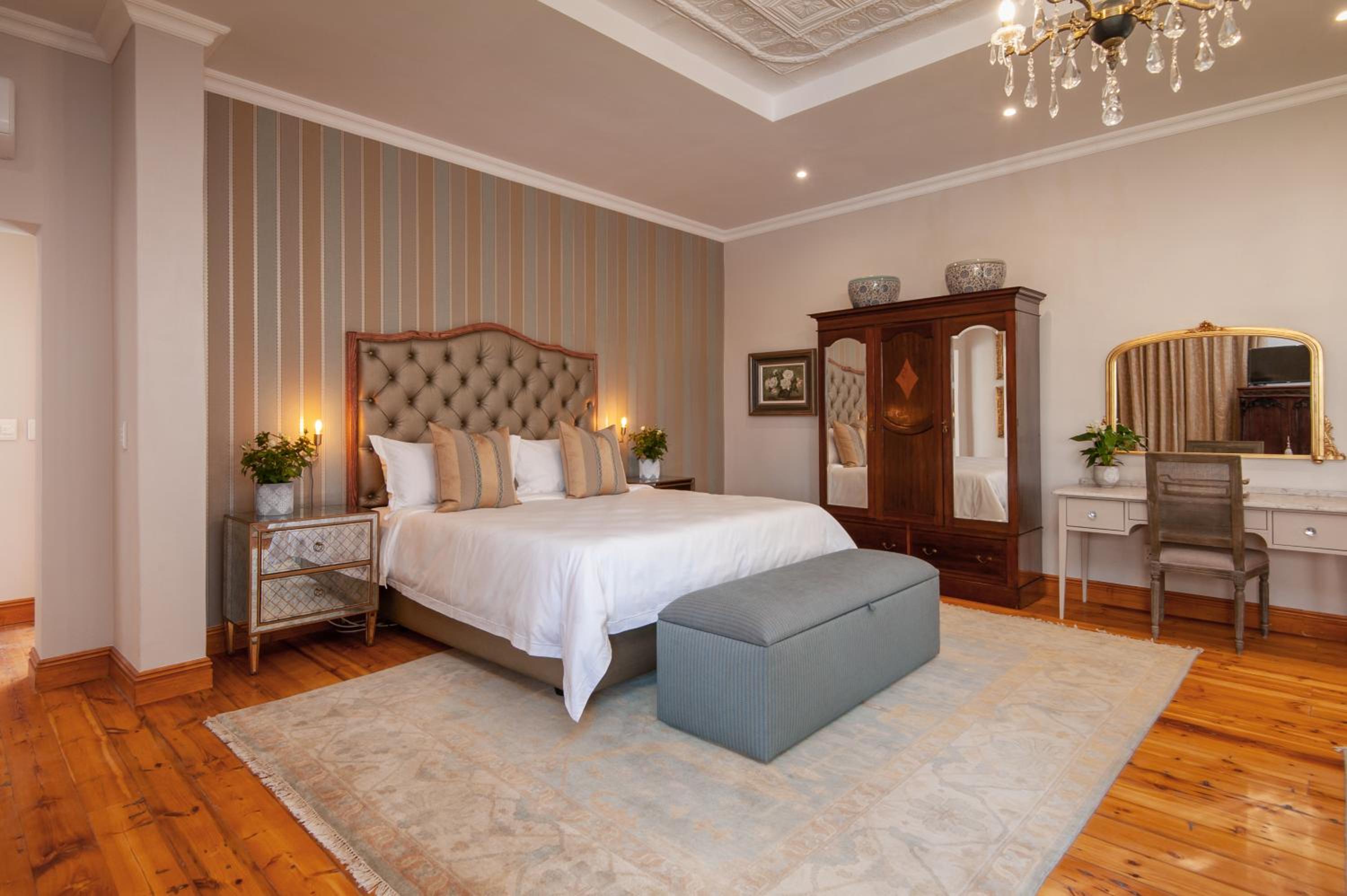Superior King Room photo 2